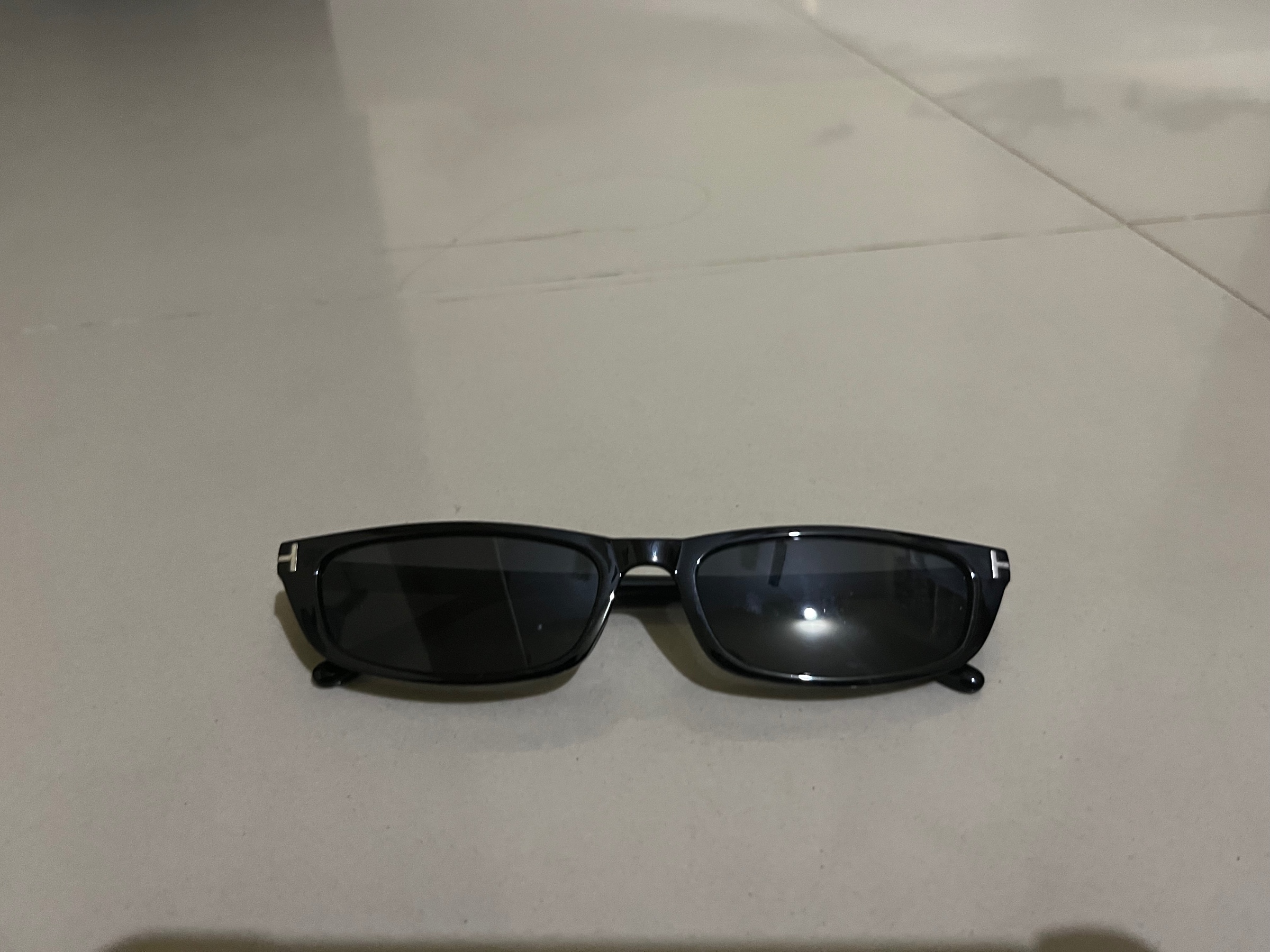 Sun glass — pre-loved Accessories on Slayyitt