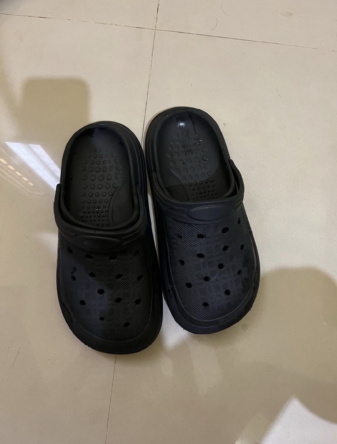 Men crocs — pre-loved Footwear on Slayyitt