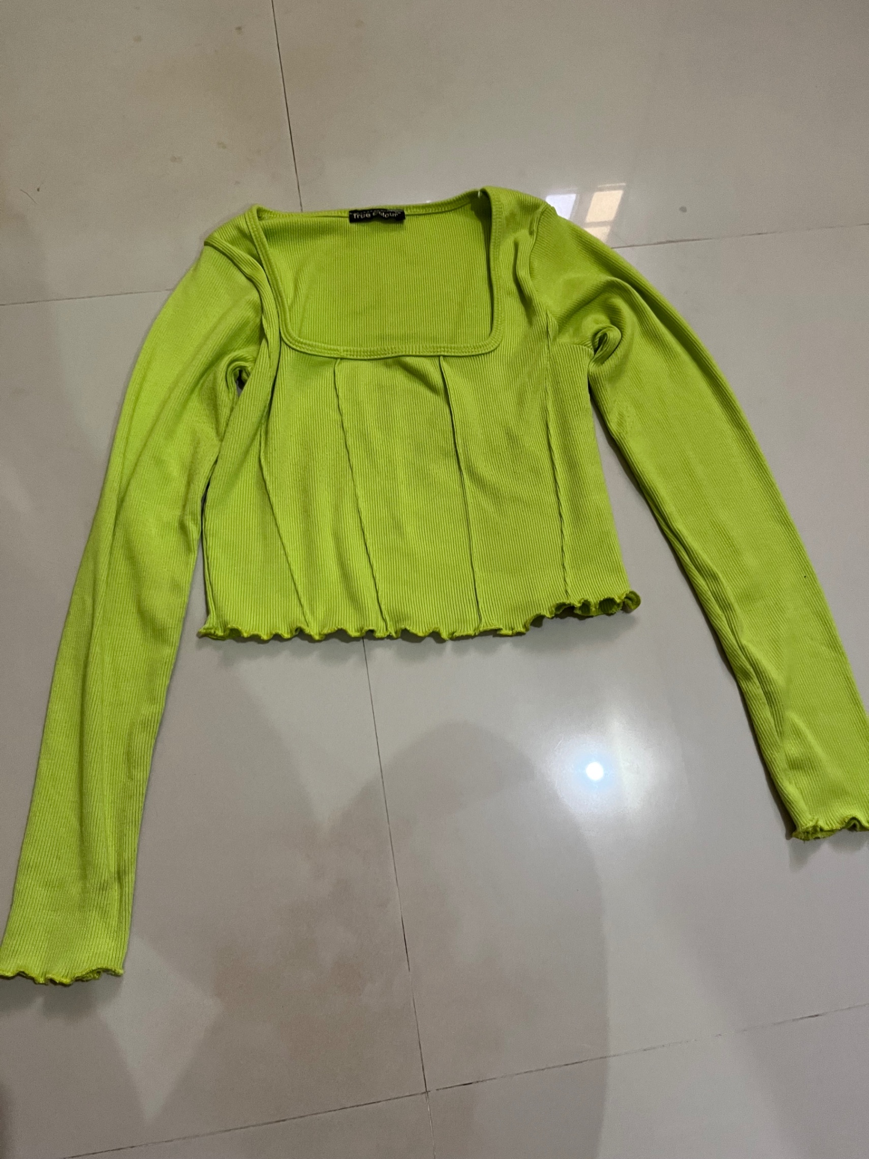 Crop top — pre-loved Tops on Slayyitt