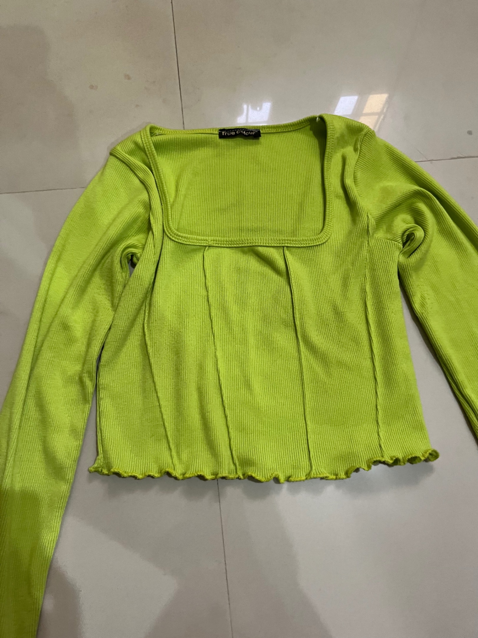 Crop top — pre-loved Tops on Slayyitt