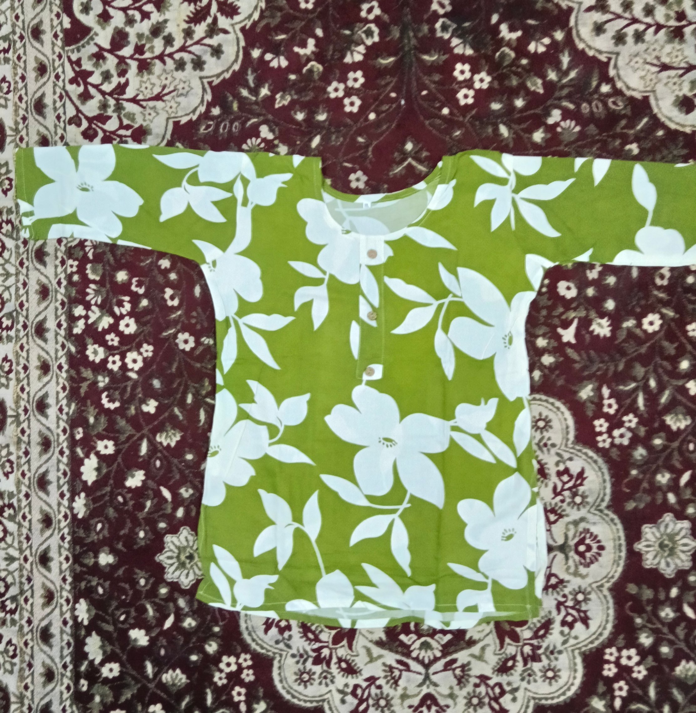Parrot green colour — pre-loved Ethnic Wear on Slayyitt