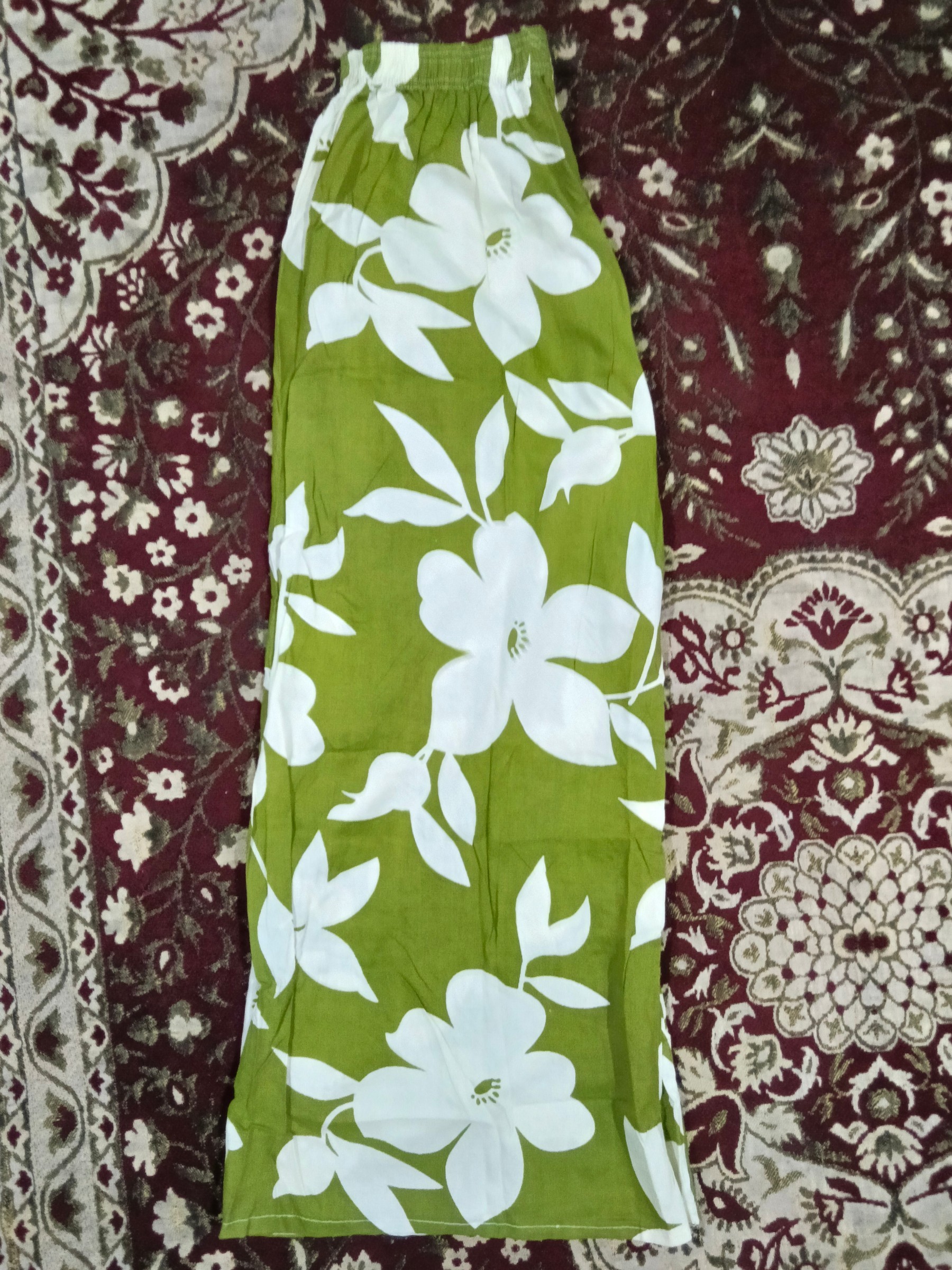 Parrot green colour — pre-loved Ethnic Wear on Slayyitt