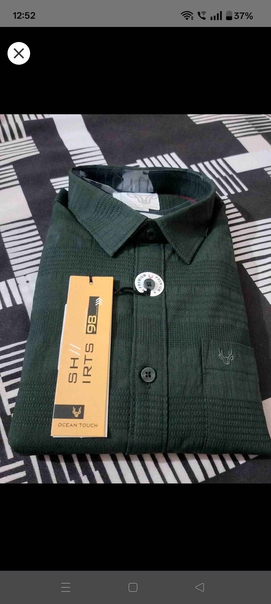 Stylish bottle green dobby Lycra shirt — pre-loved Vintage & Thrift on Slayyitt
