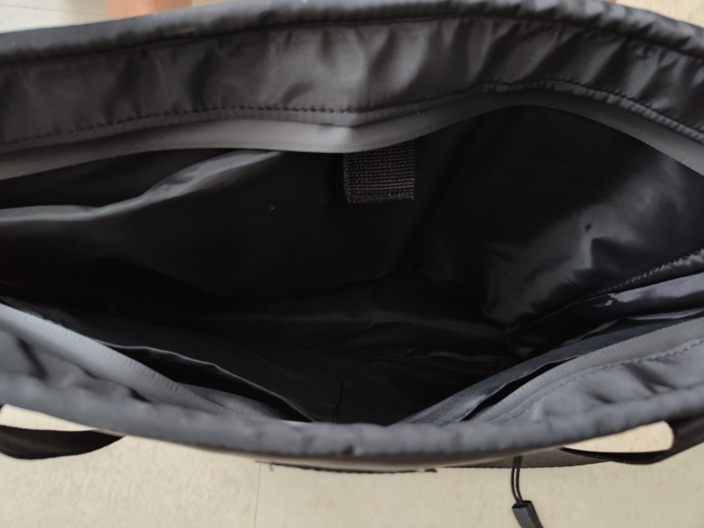 Laptop tote bag — pre-loved Accessories on Slayyitt