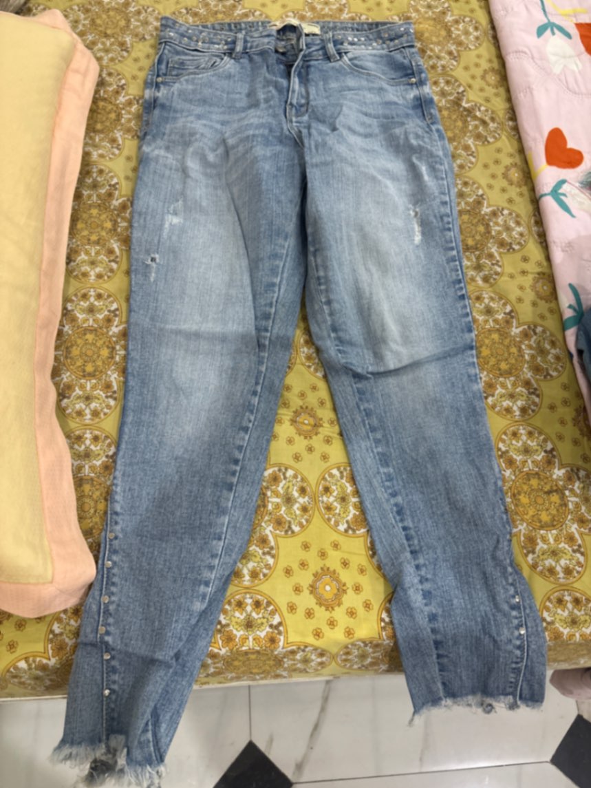 Blue Denim skinny jeans — pre-loved Bottoms on Slayyitt