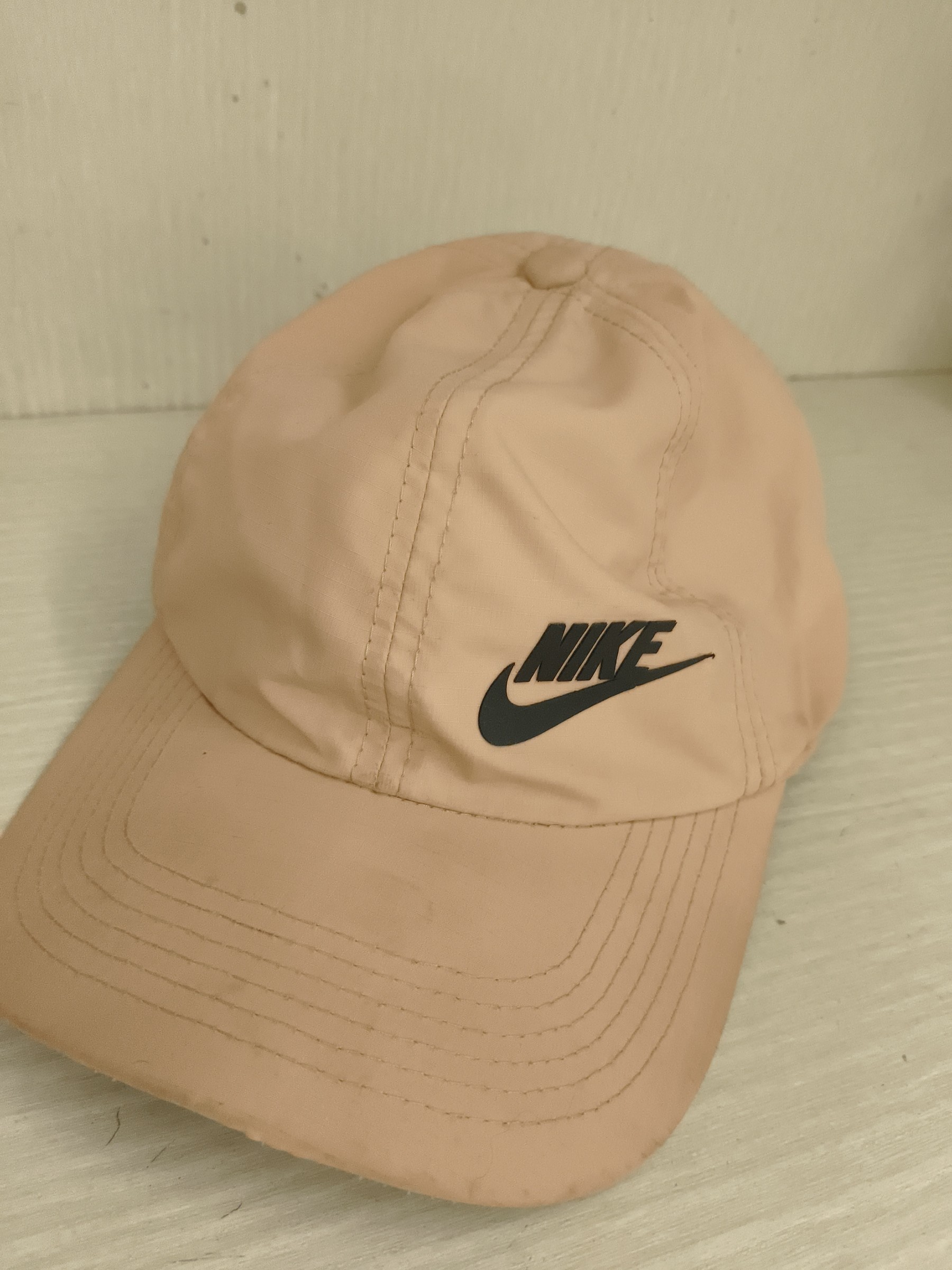 NIKE beige cap — pre-loved Activewear / Sportswear on Slayyitt