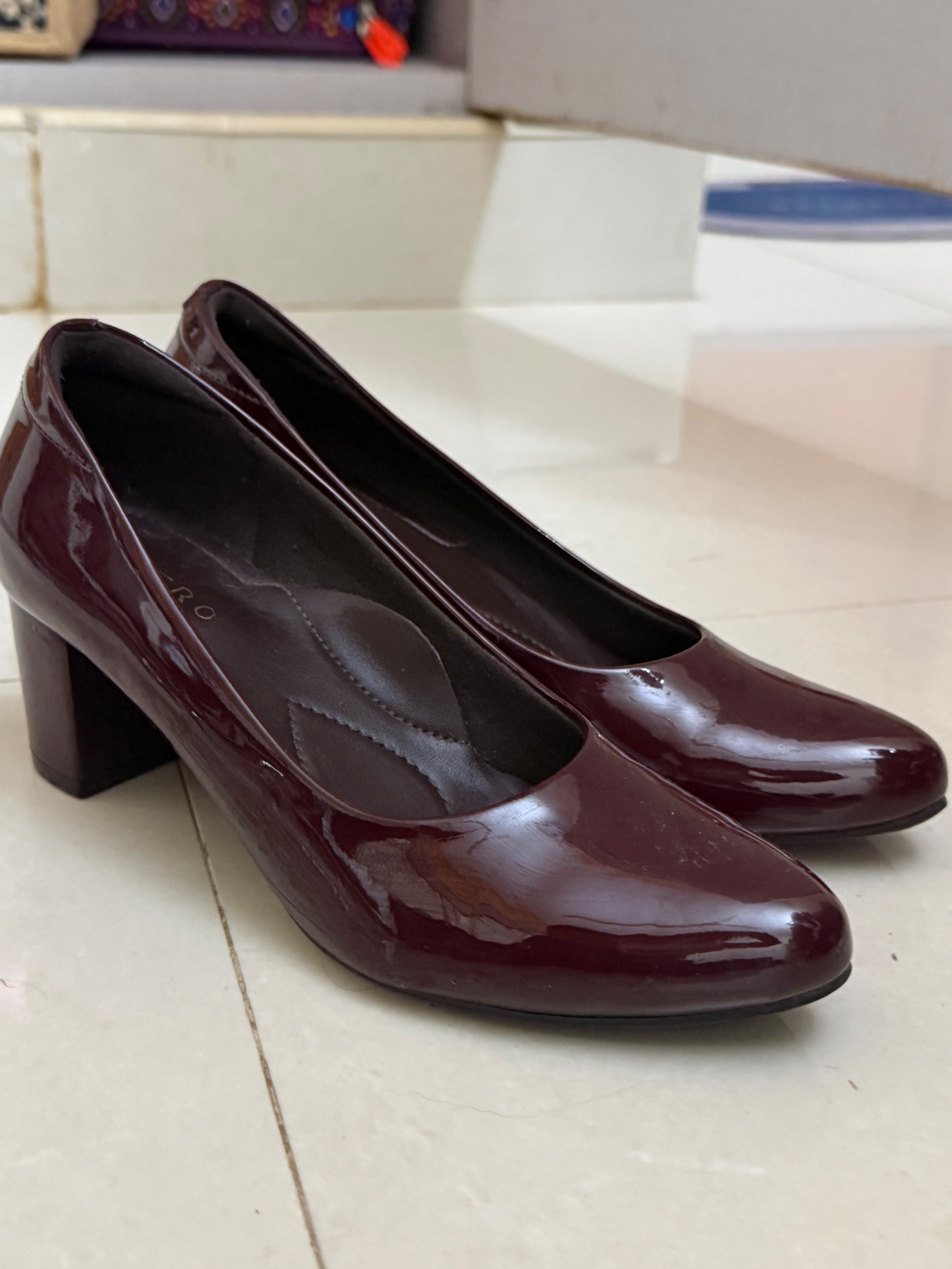 Maroon Heels - Metro — pre-loved Footwear on Slayyitt