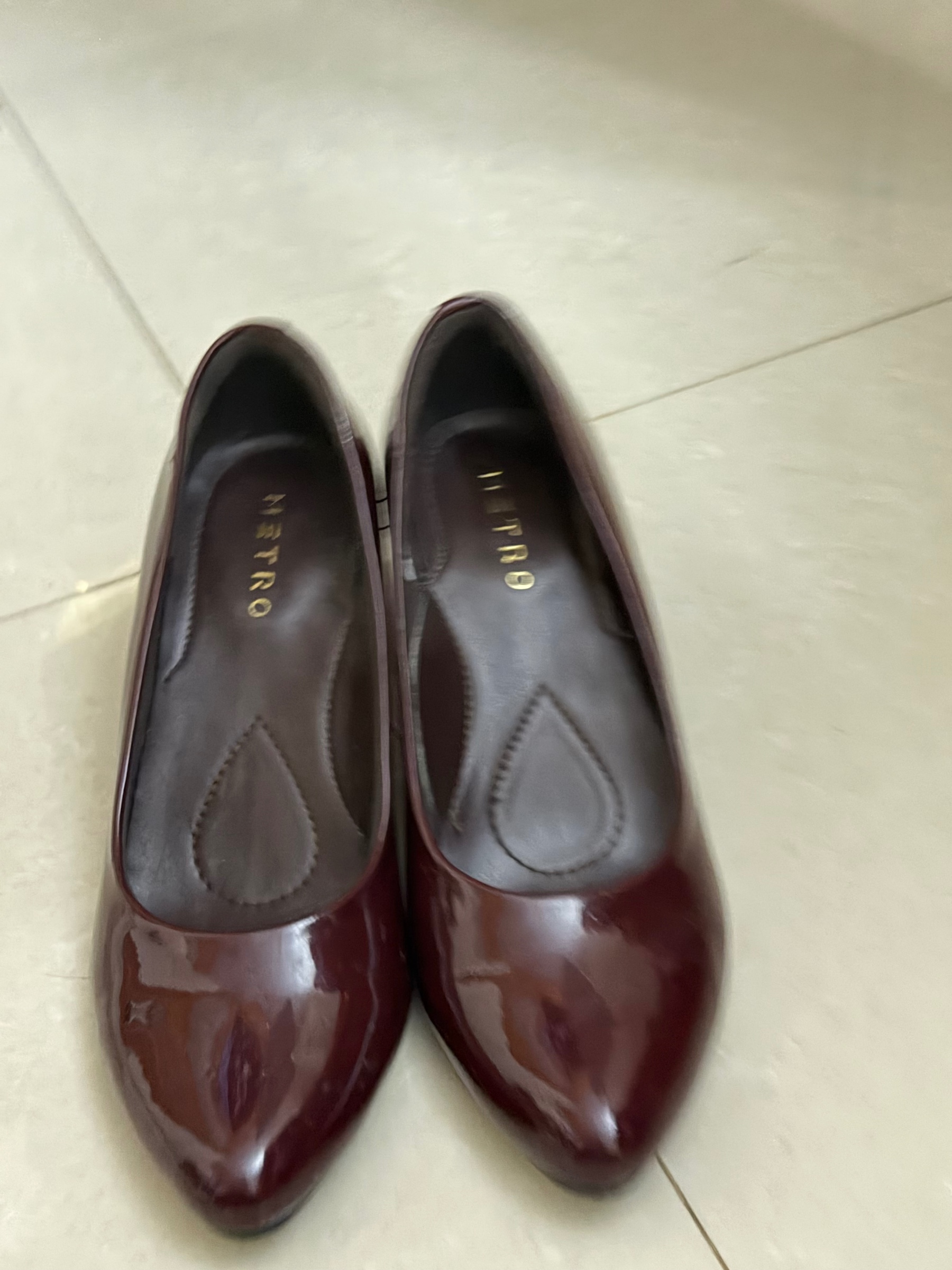 Maroon Heels - Metro — pre-loved Footwear on Slayyitt