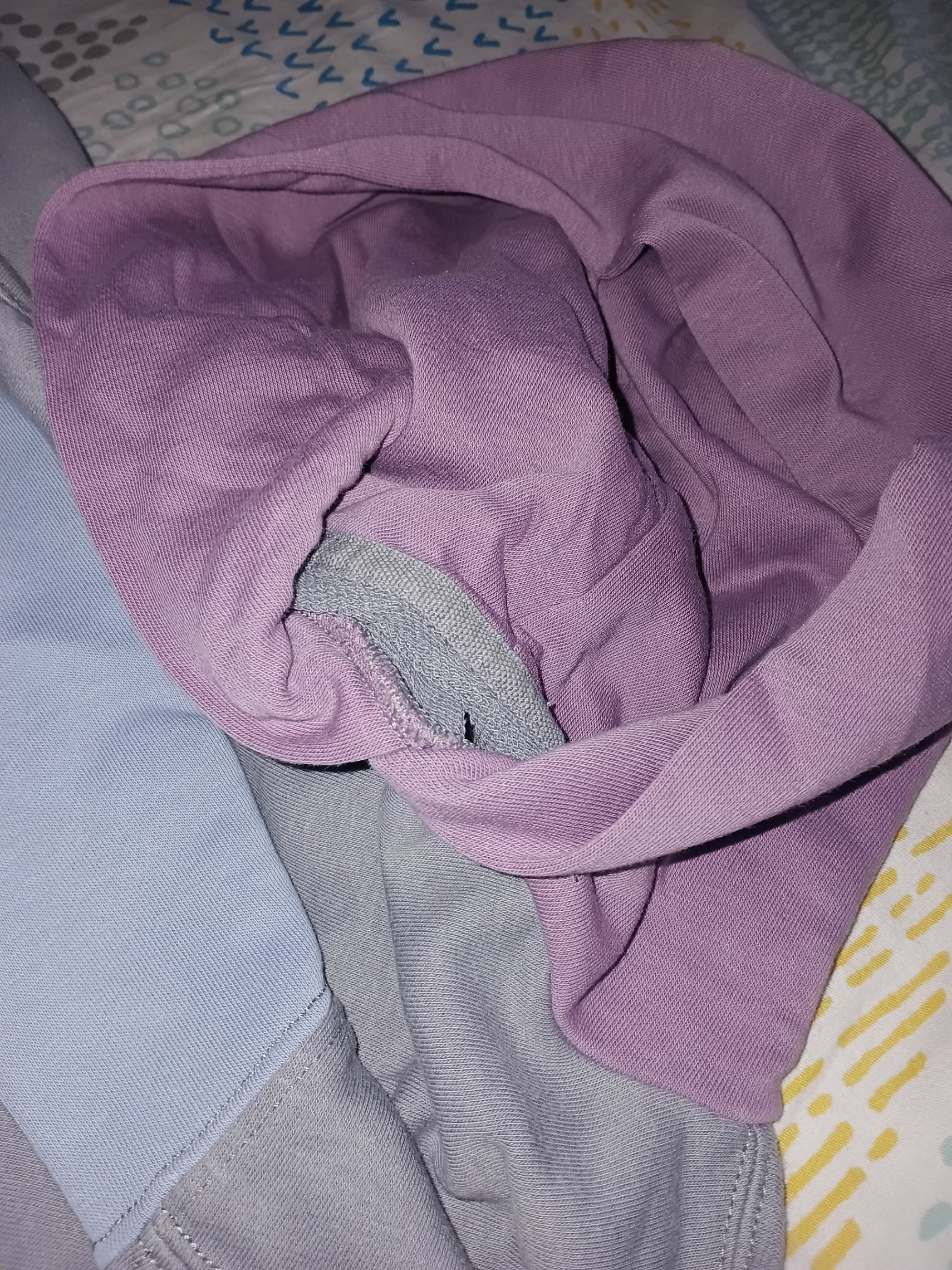 GAP HOODIE — pre-loved Seasonal Categories on Slayyitt