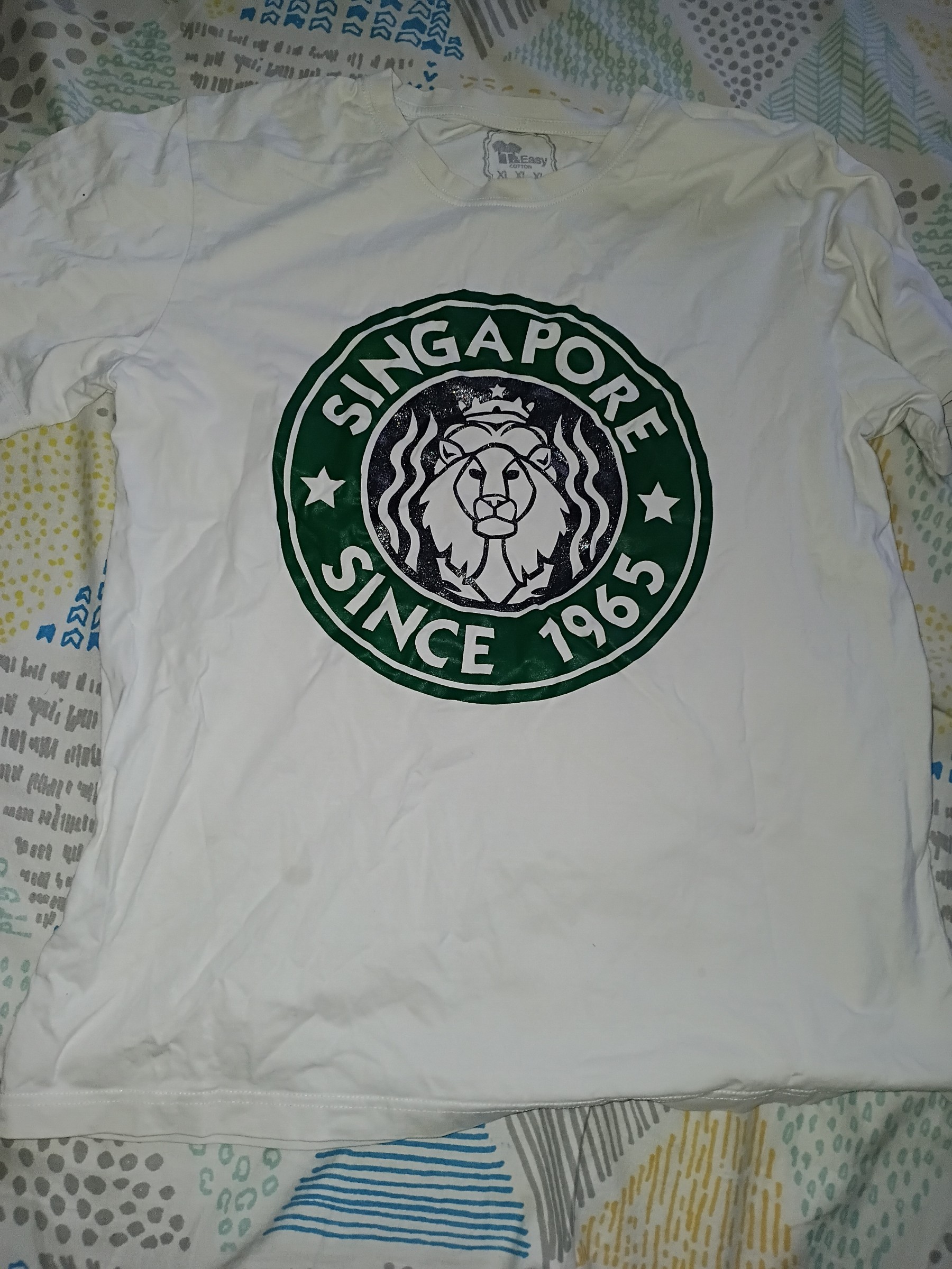 SINGAPORAIN WHITE CLOURED SHIRT — pre-loved Tops on Slayyitt