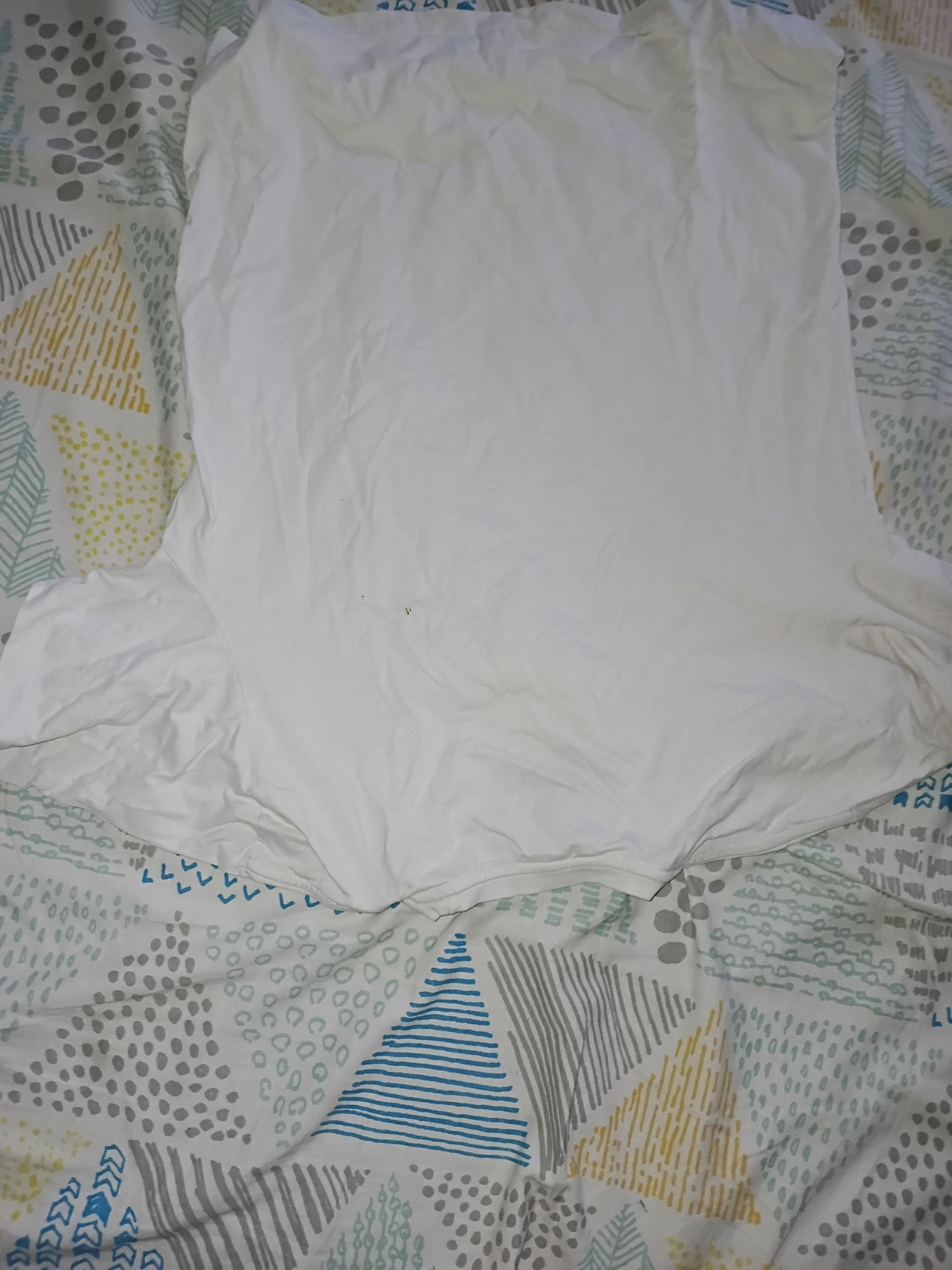 SINGAPORAIN WHITE CLOURED SHIRT — pre-loved Tops on Slayyitt