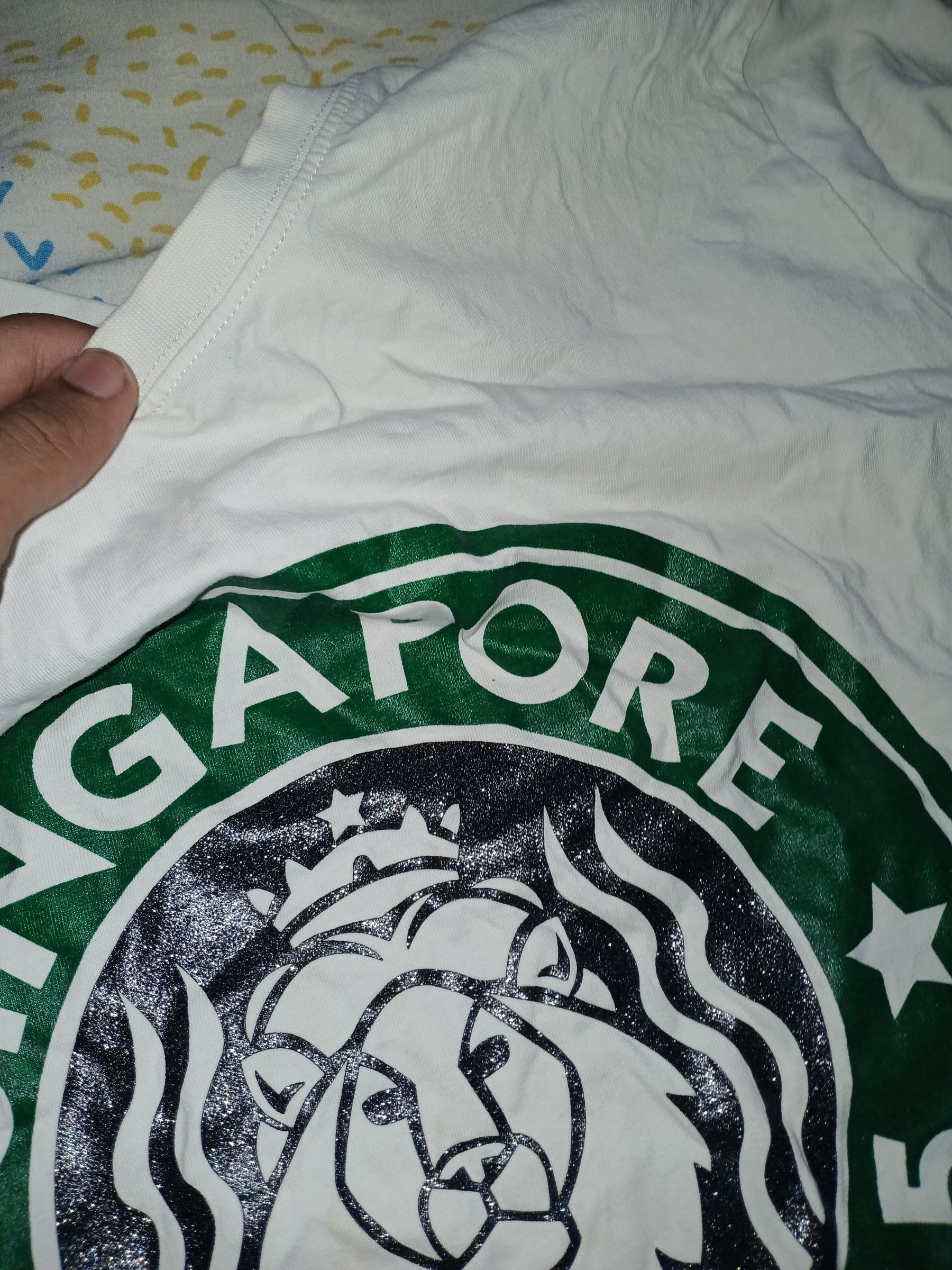 SINGAPORAIN WHITE CLOURED SHIRT — pre-loved Tops on Slayyitt