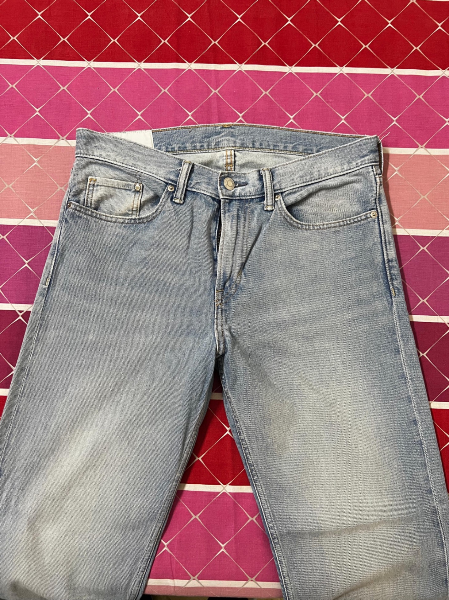Light blue straight fit jeans H and M — pre-loved Bottoms on Slayyitt