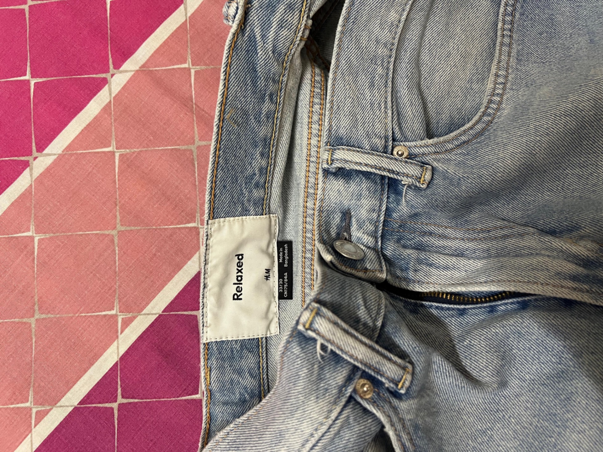 Light blue straight fit jeans H and M — pre-loved Bottoms on Slayyitt