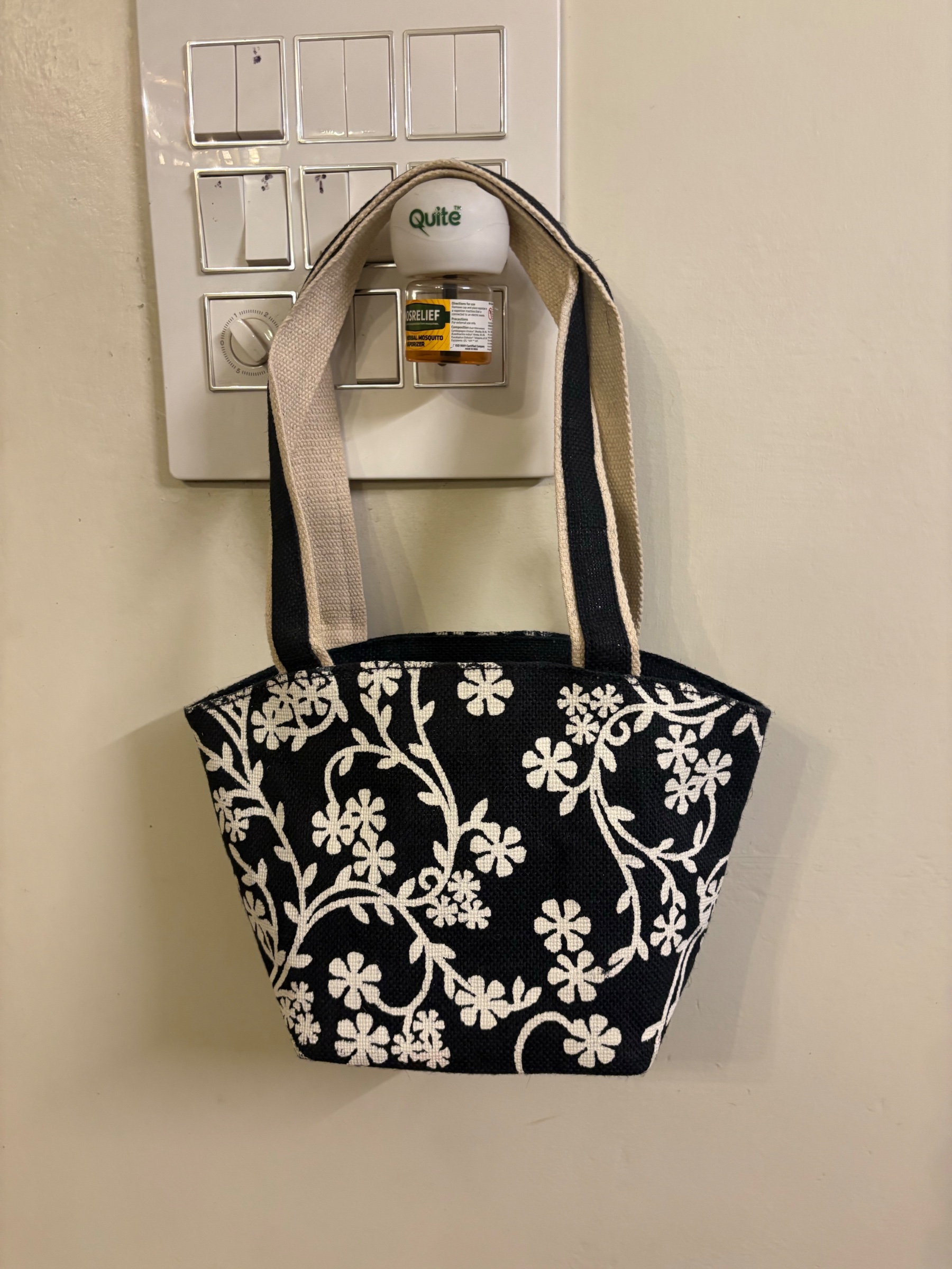 Jute bag — pre-loved Accessories on Slayyitt
