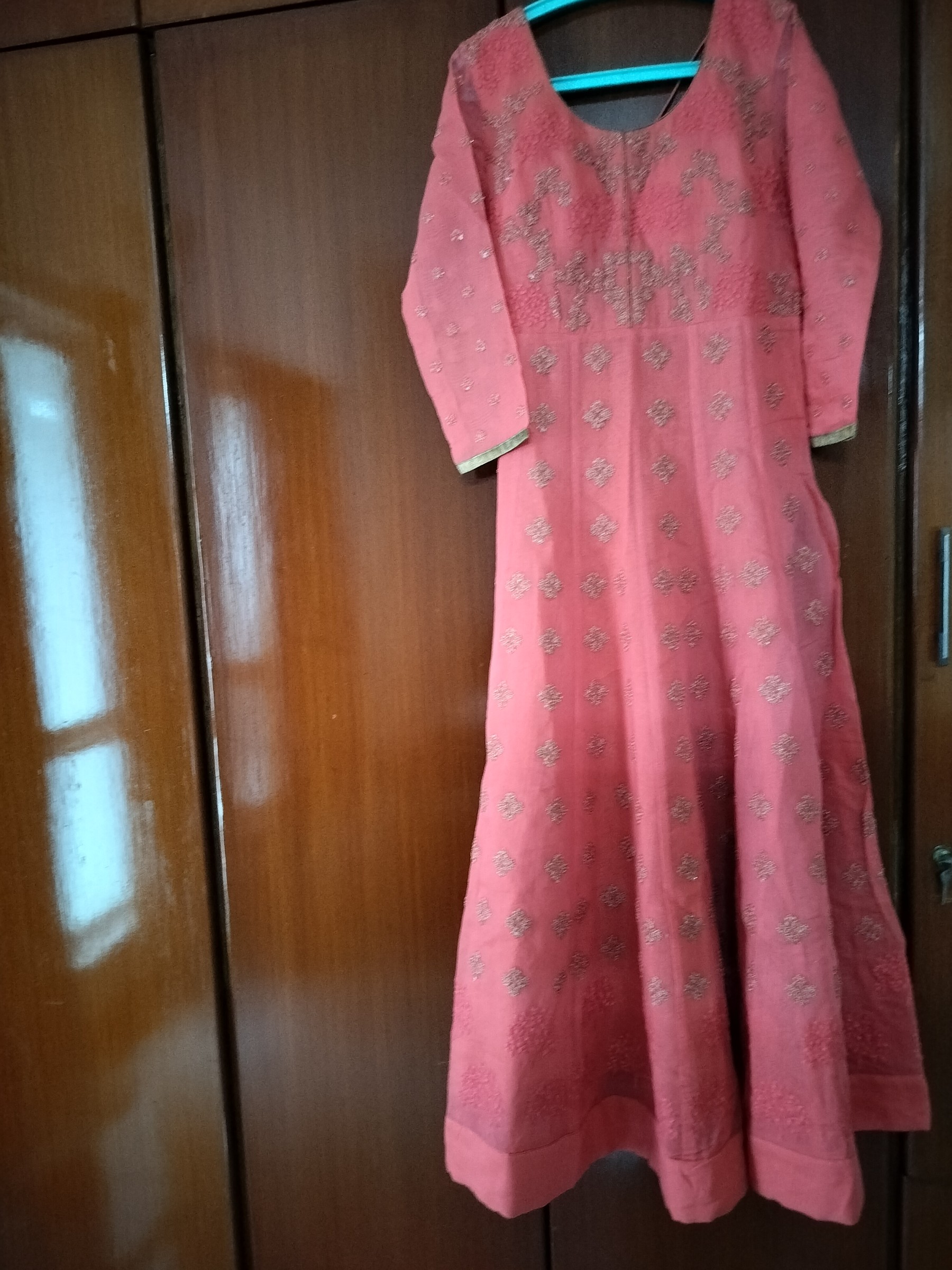 Pink with golden motifs floor length anarkali — pre-loved Ethnic Wear on Slayyitt