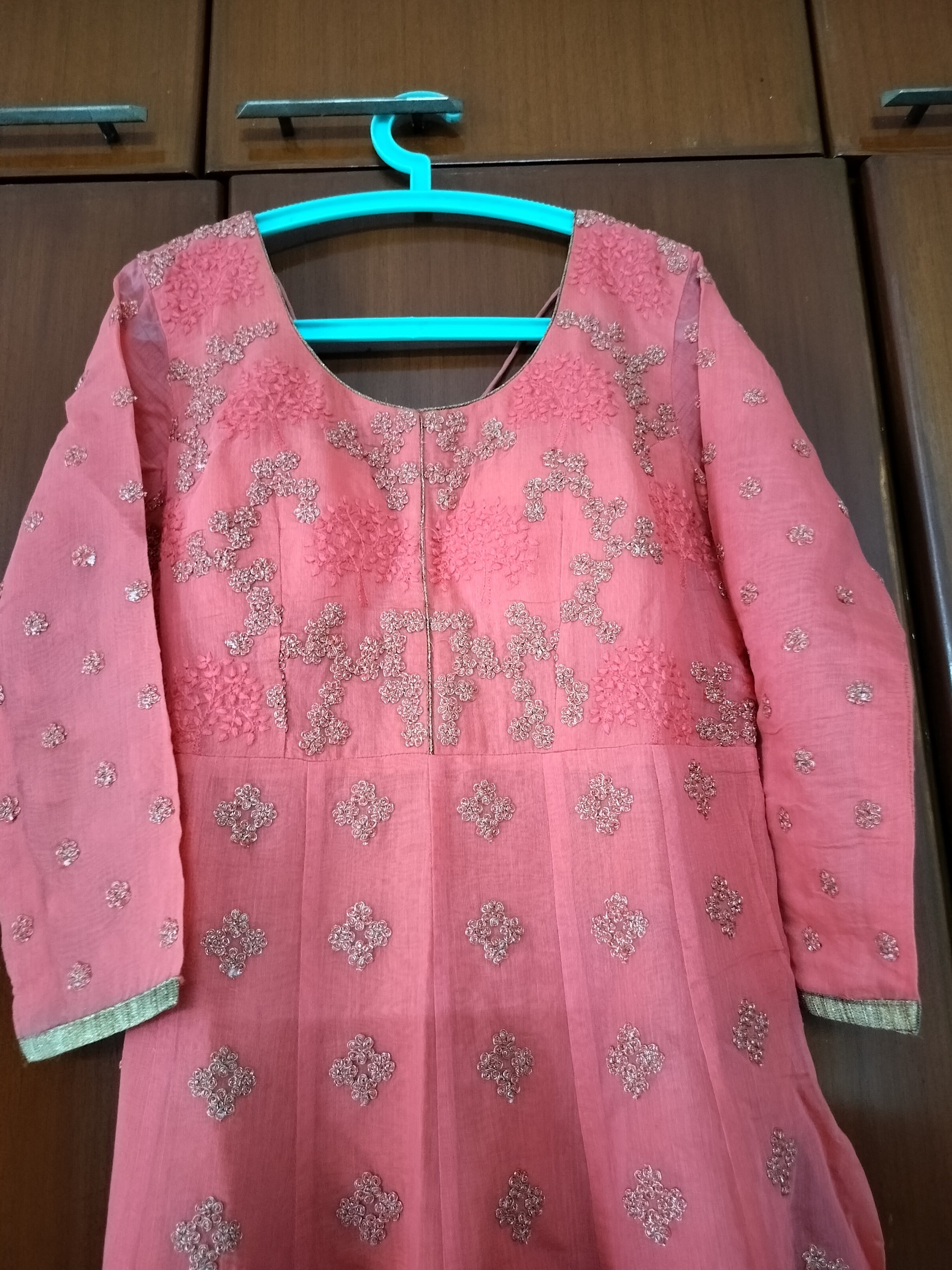 Pink with golden motifs floor length anarkali — pre-loved Ethnic Wear on Slayyitt