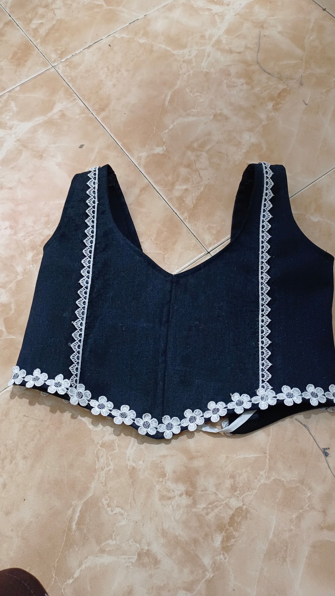 Stylish denim corset with lace design — pre-loved Tops on Slayyitt