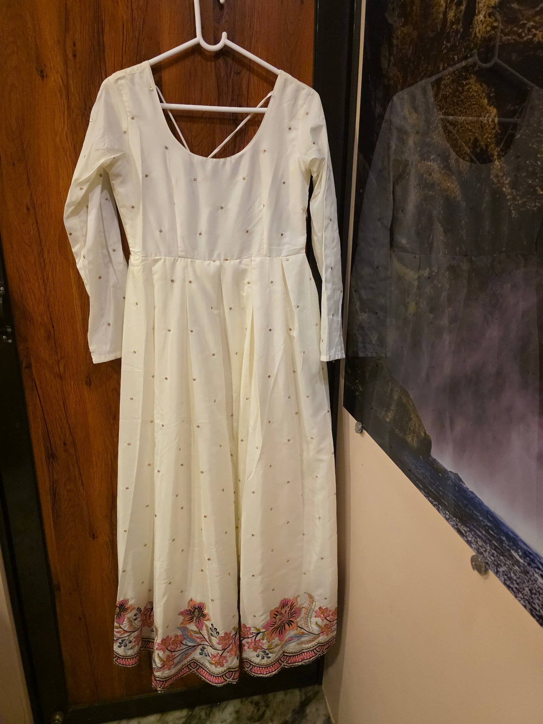 Off White Anarkali — pre-loved Ethnic Wear on Slayyitt