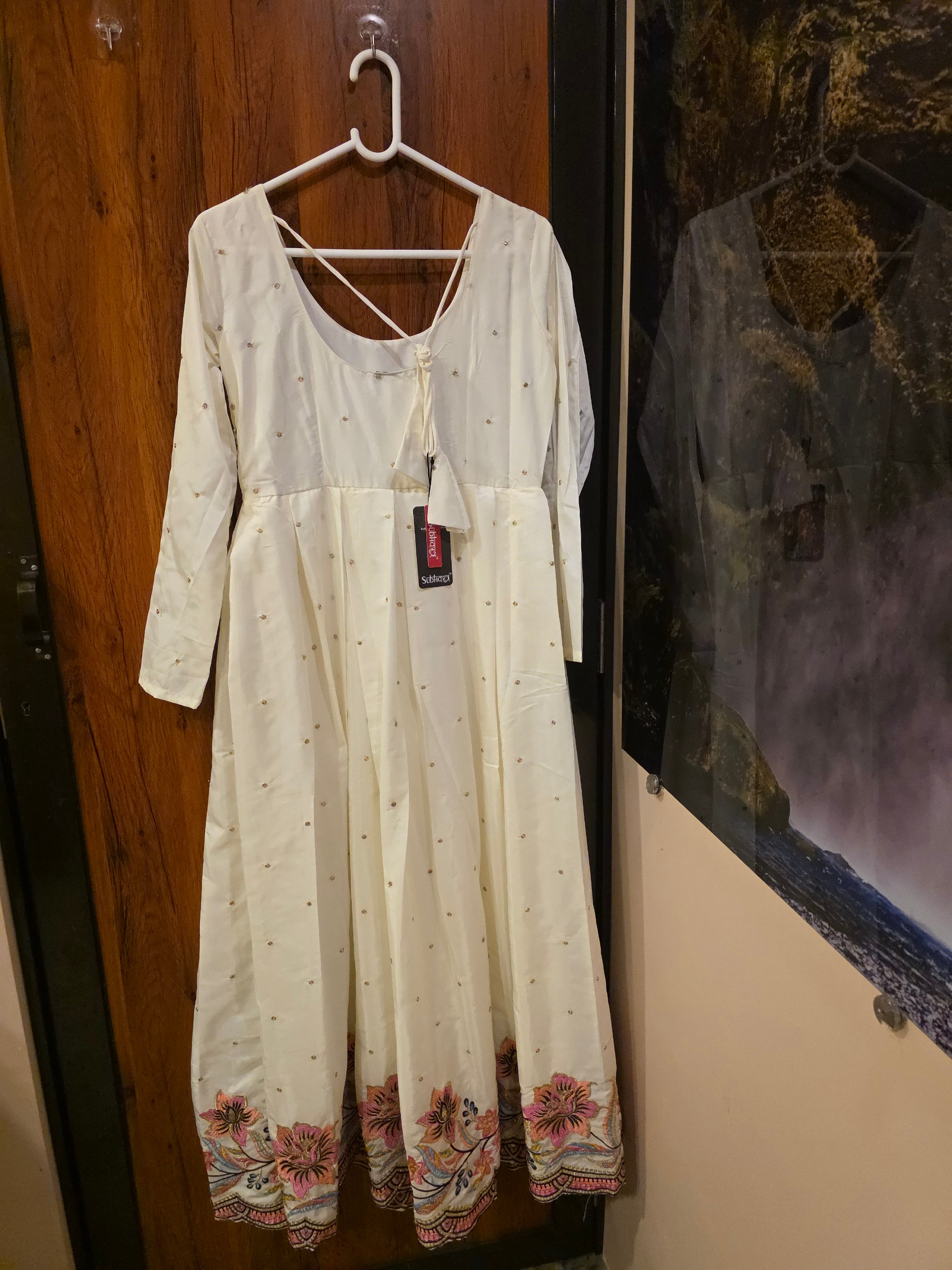Off White Anarkali — pre-loved Ethnic Wear on Slayyitt