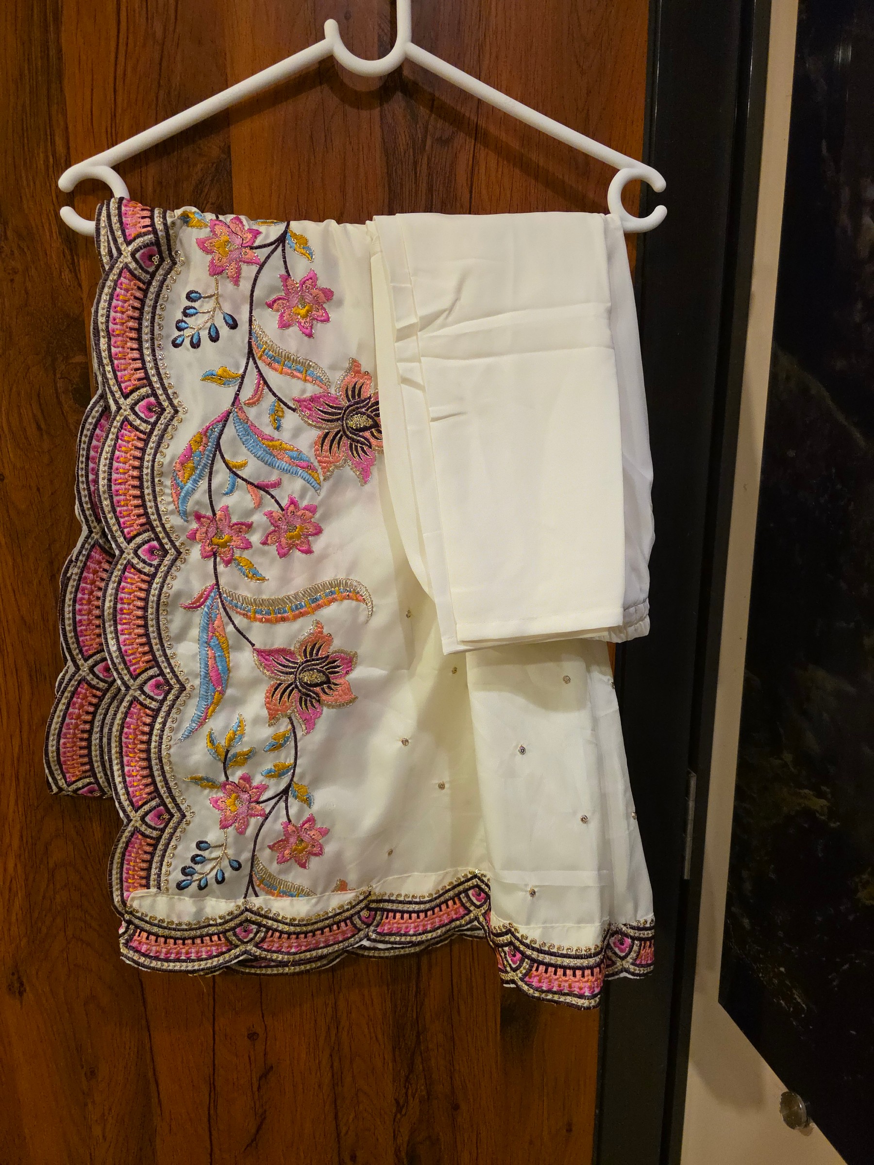 Off White Anarkali — pre-loved Ethnic Wear on Slayyitt
