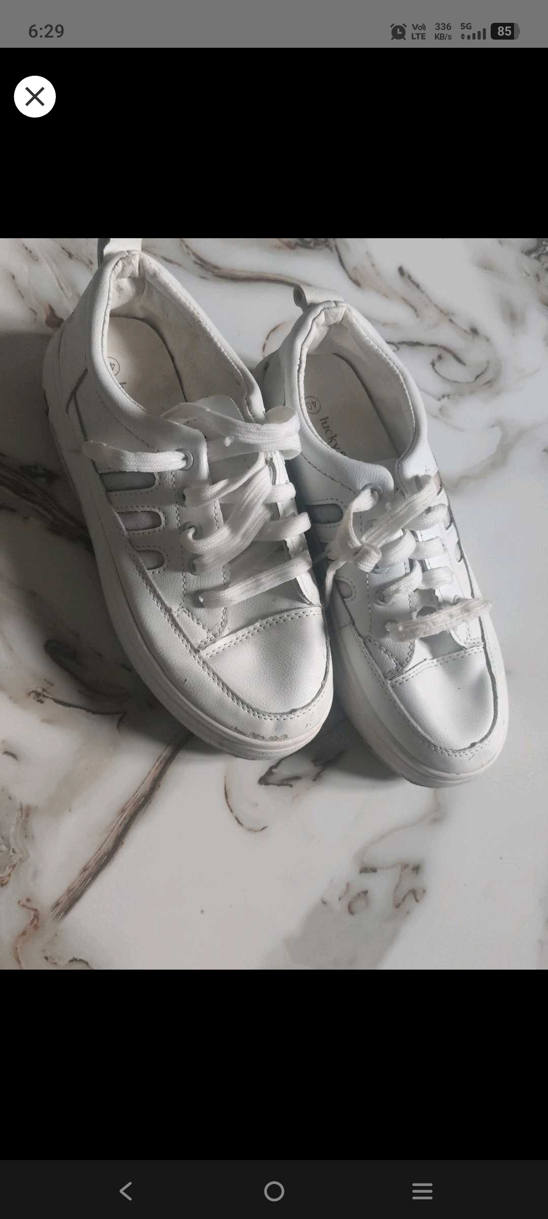 White sneakers — pre-loved Footwear on Slayyitt