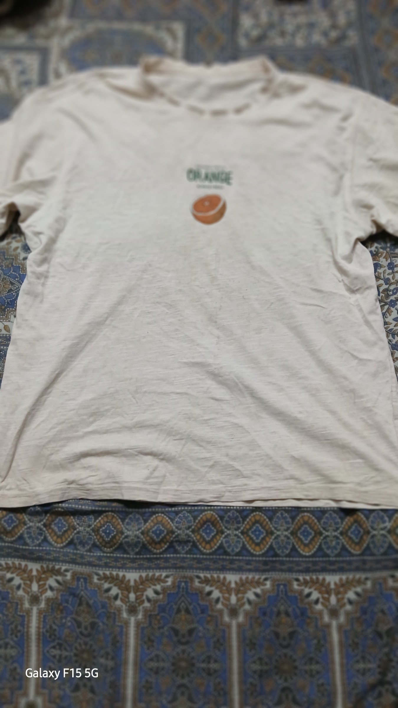 Oversized tshirt — pre-loved Tops on Slayyitt