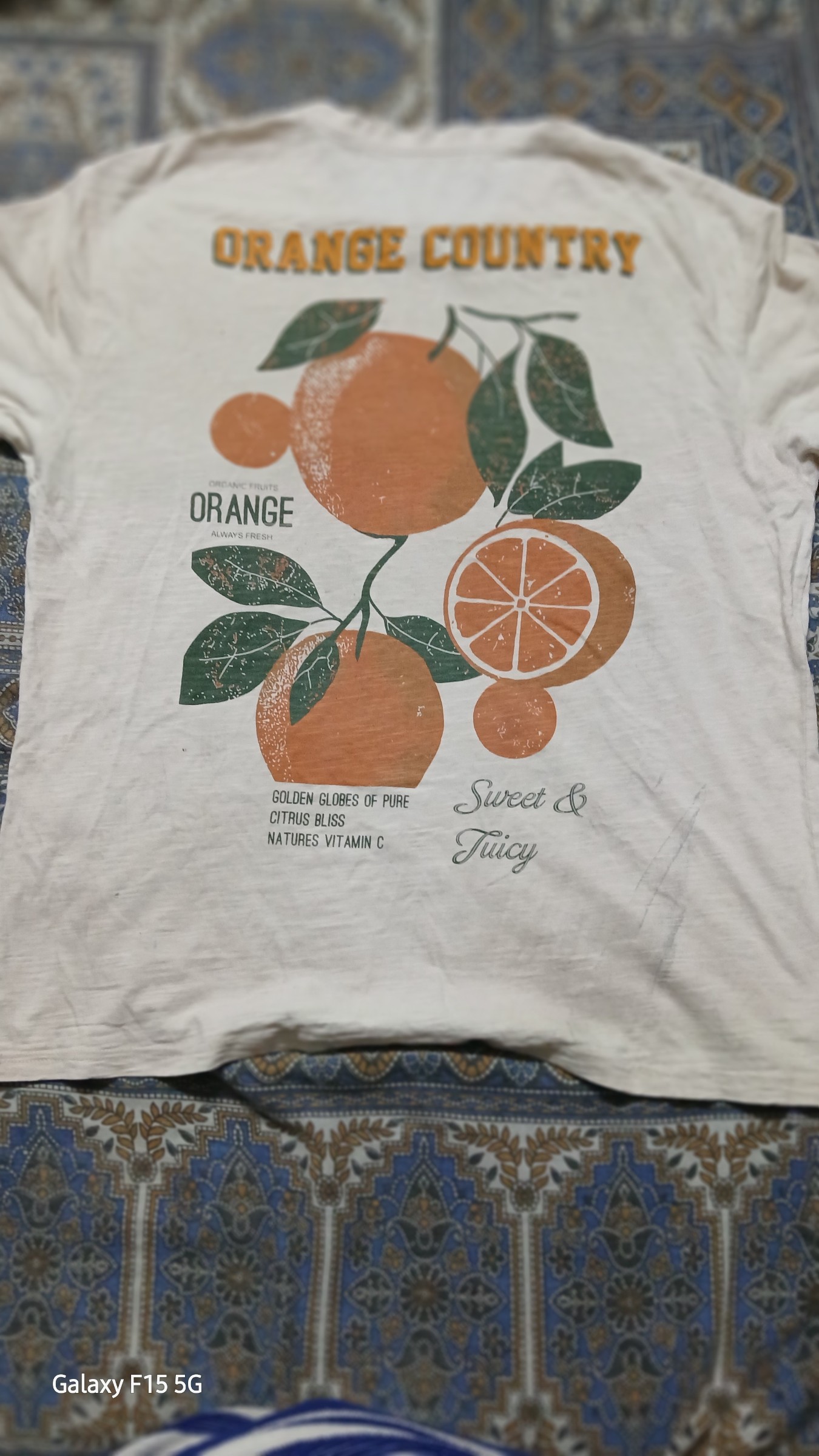 Oversized tshirt — pre-loved Tops on Slayyitt