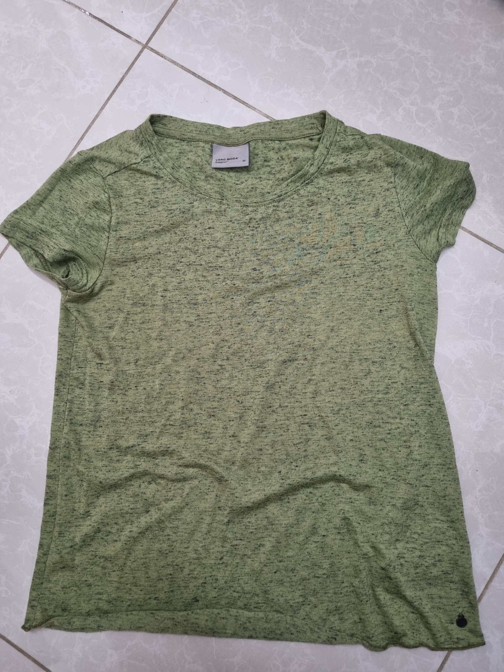 Tshirt — pre-loved Tops on Slayyitt