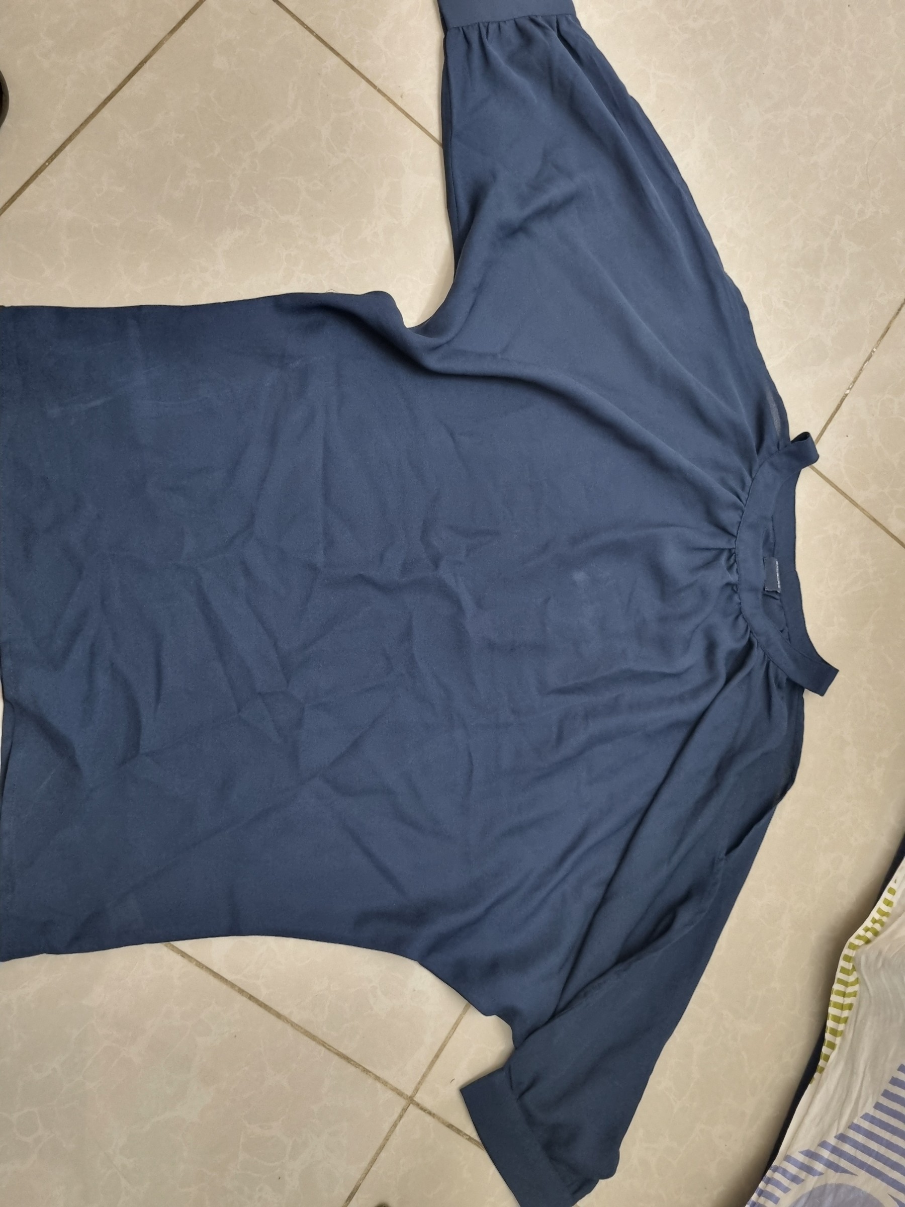 Top women — pre-loved Tops on Slayyitt