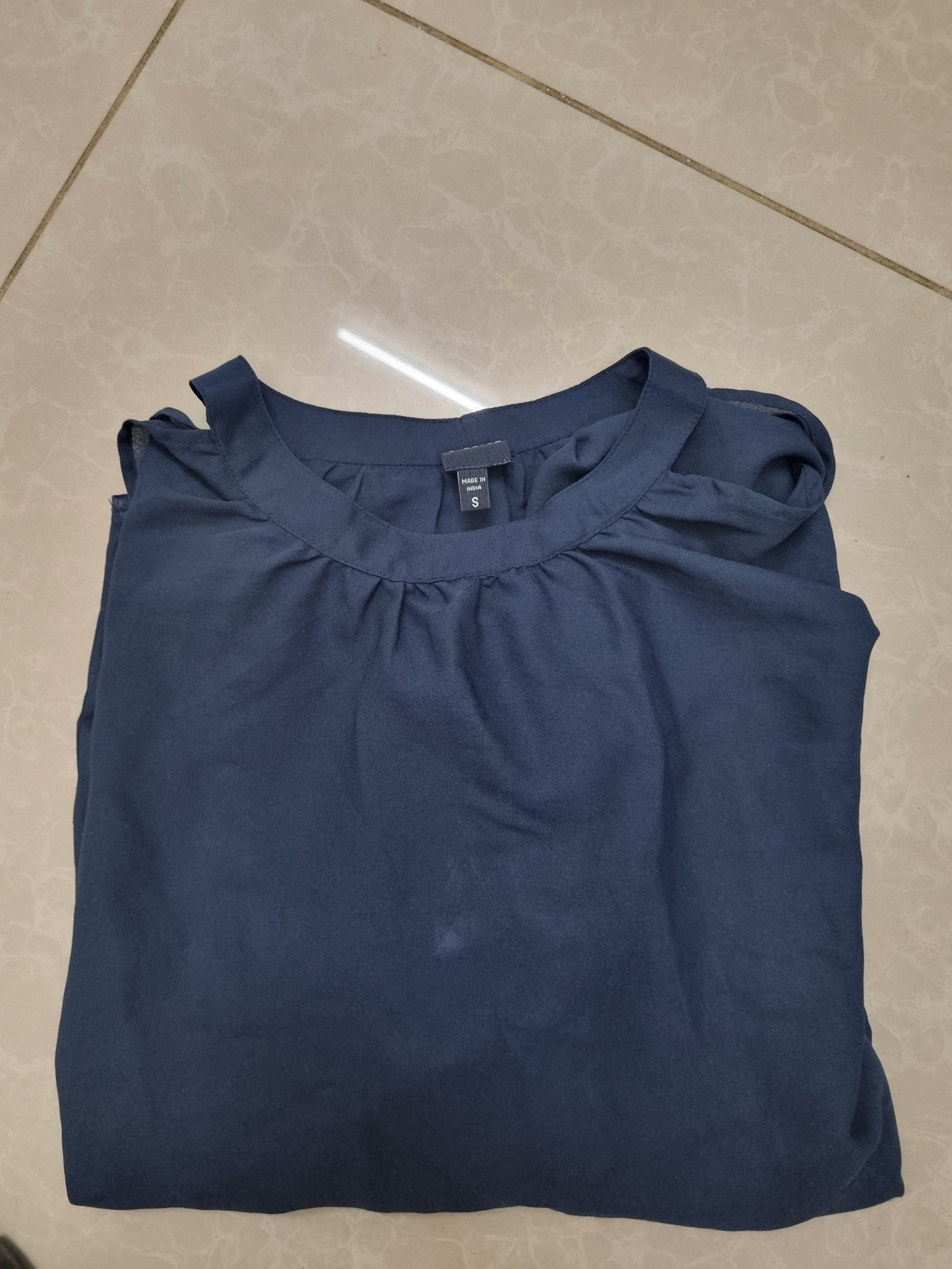 Top women — pre-loved Tops on Slayyitt