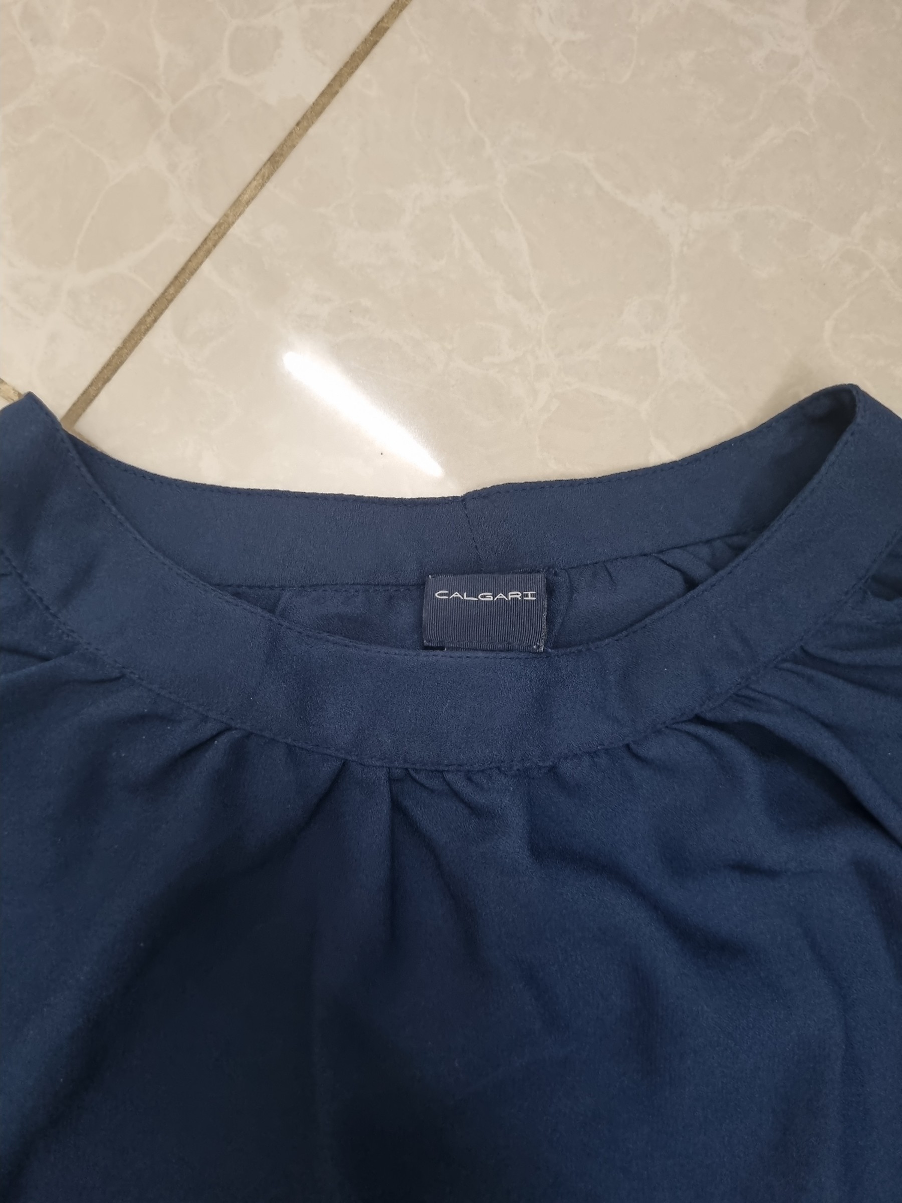 Top women — pre-loved Tops on Slayyitt