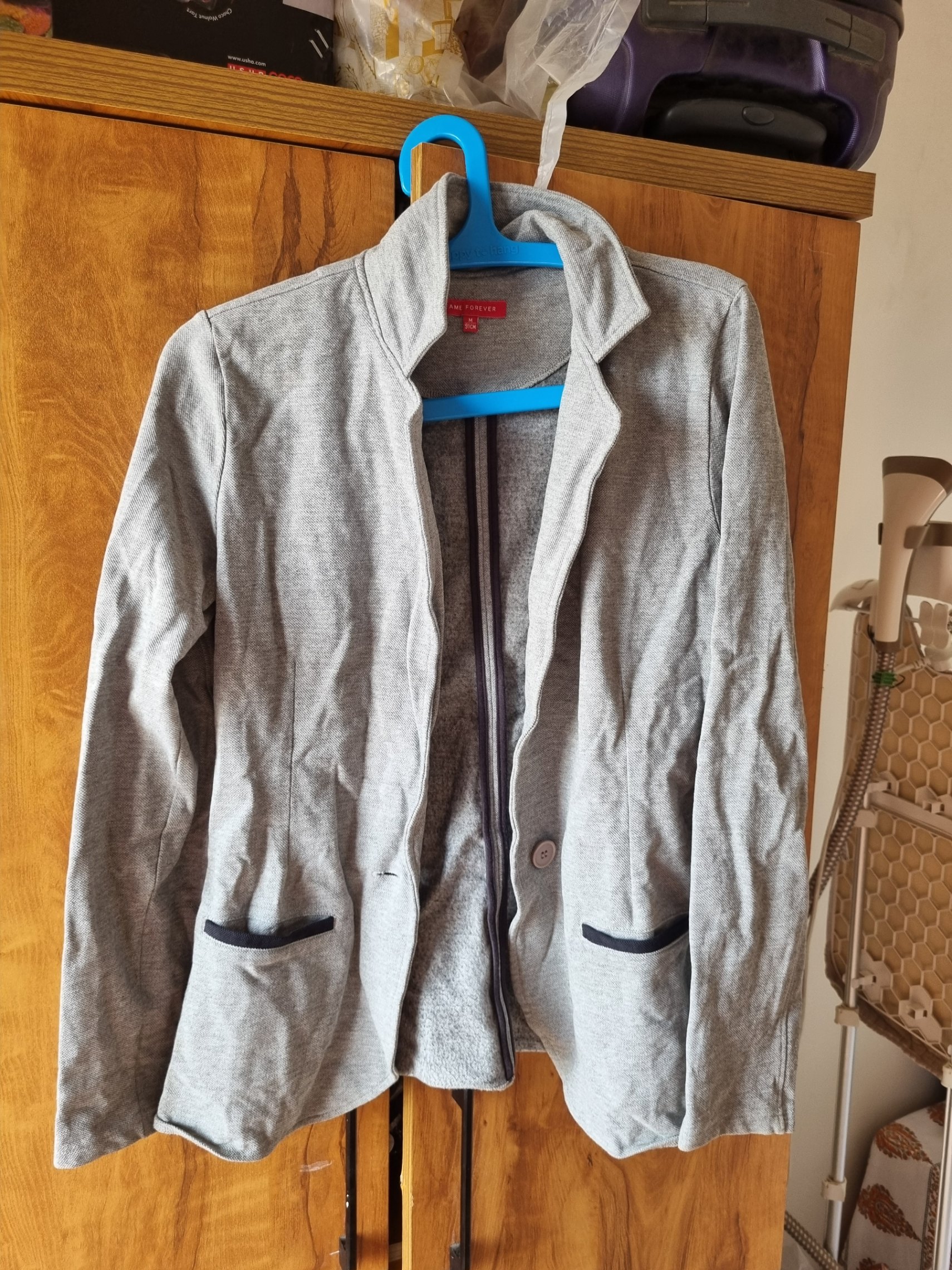 Jacket — pre-loved Tops on Slayyitt
