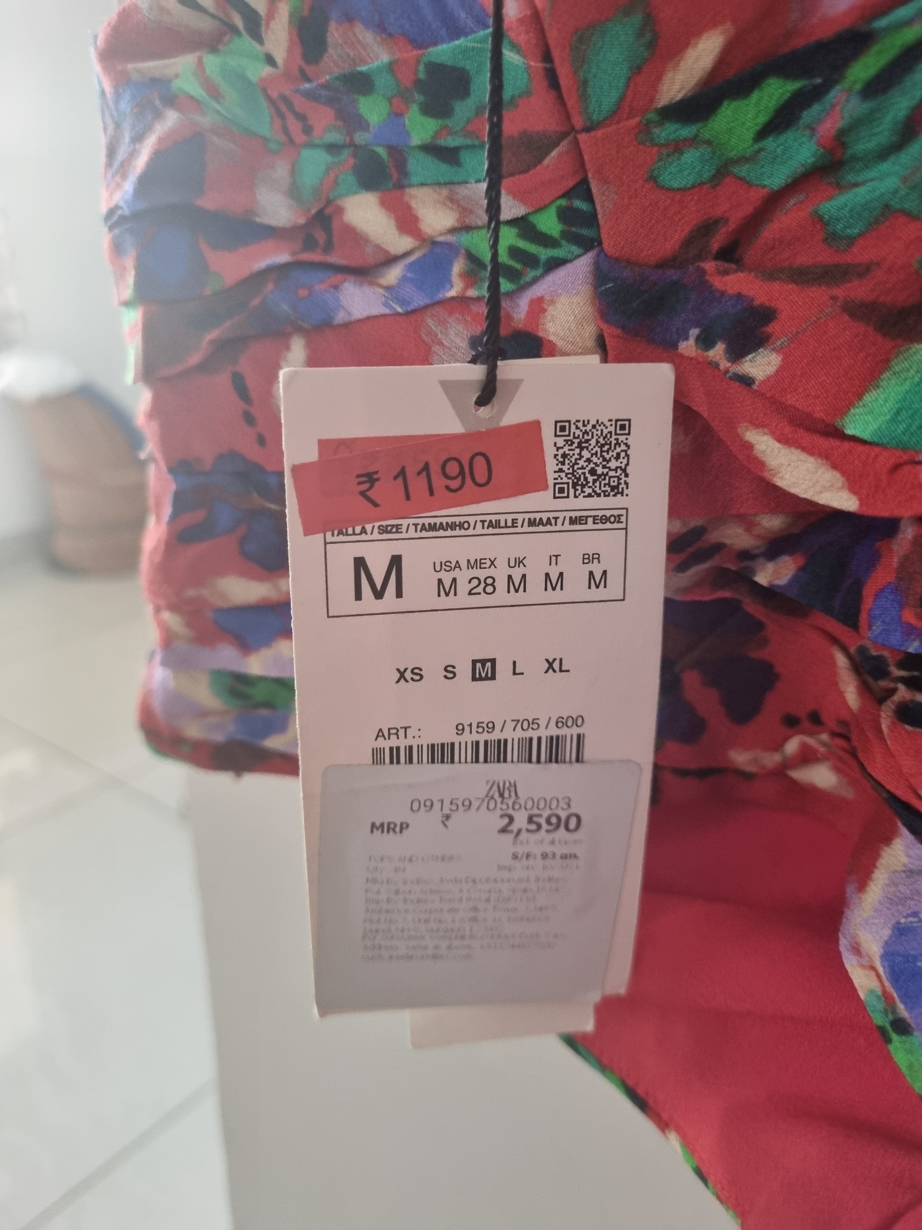 New Zara croptop — pre-loved Tops on Slayyitt