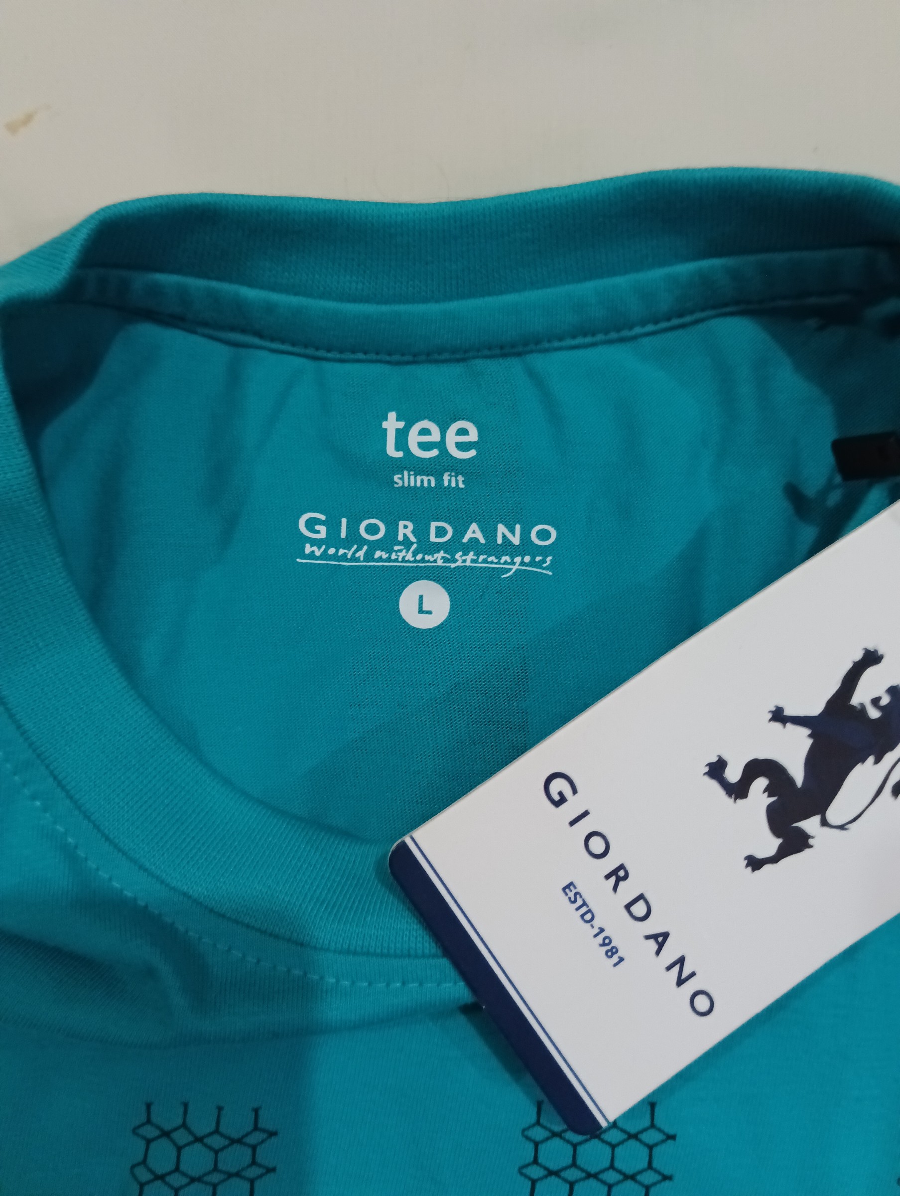 NWT Giordano Men's Teal Graphic Slim Fit T-Shirt - Size L — pre-loved Tops on Slayyitt