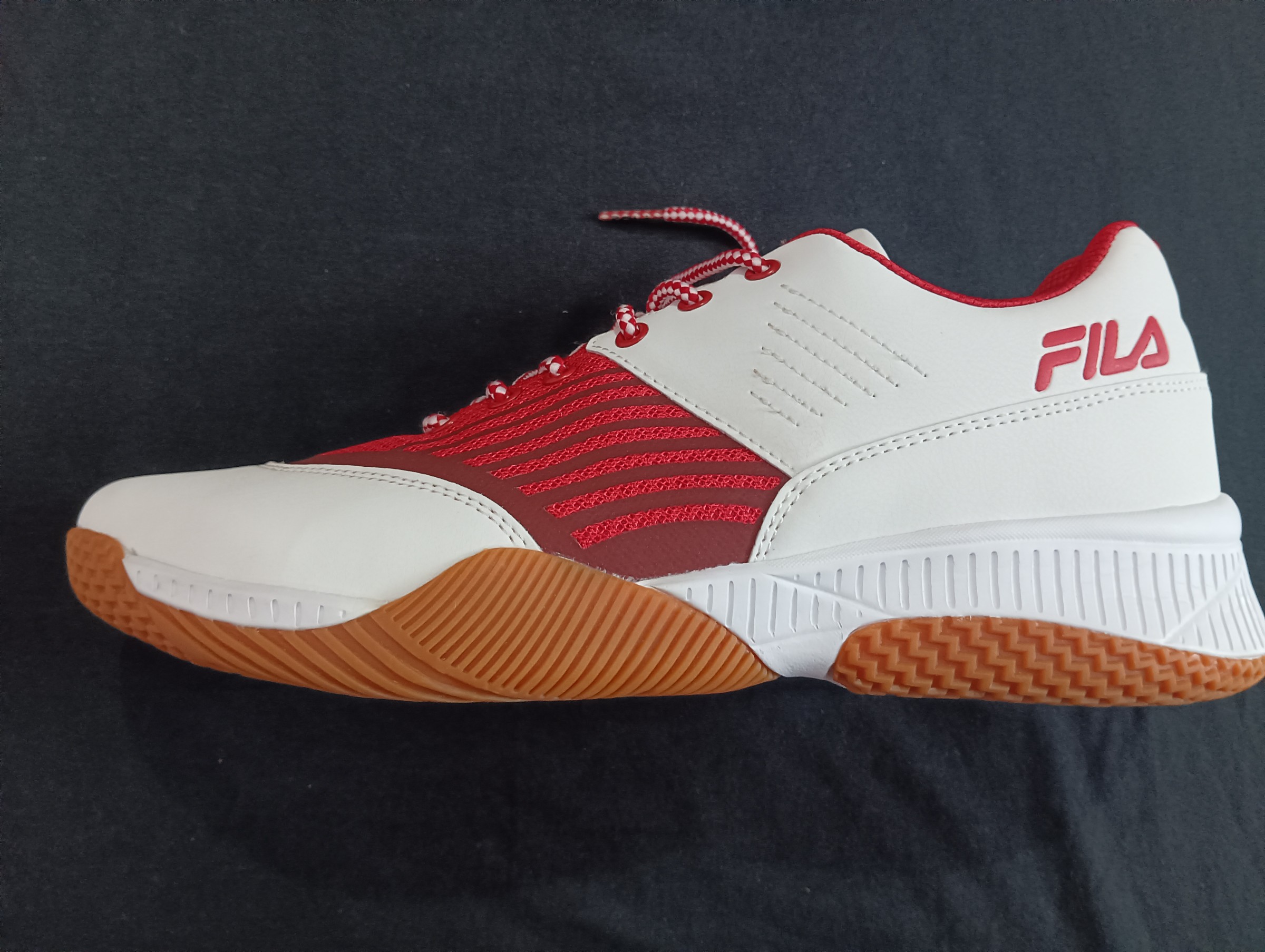 NWT FILA Boston Non-Marking Badminton / Court Shoes - White & Red (UK 10 / US 11) — pre-loved Footwear on Slayyitt