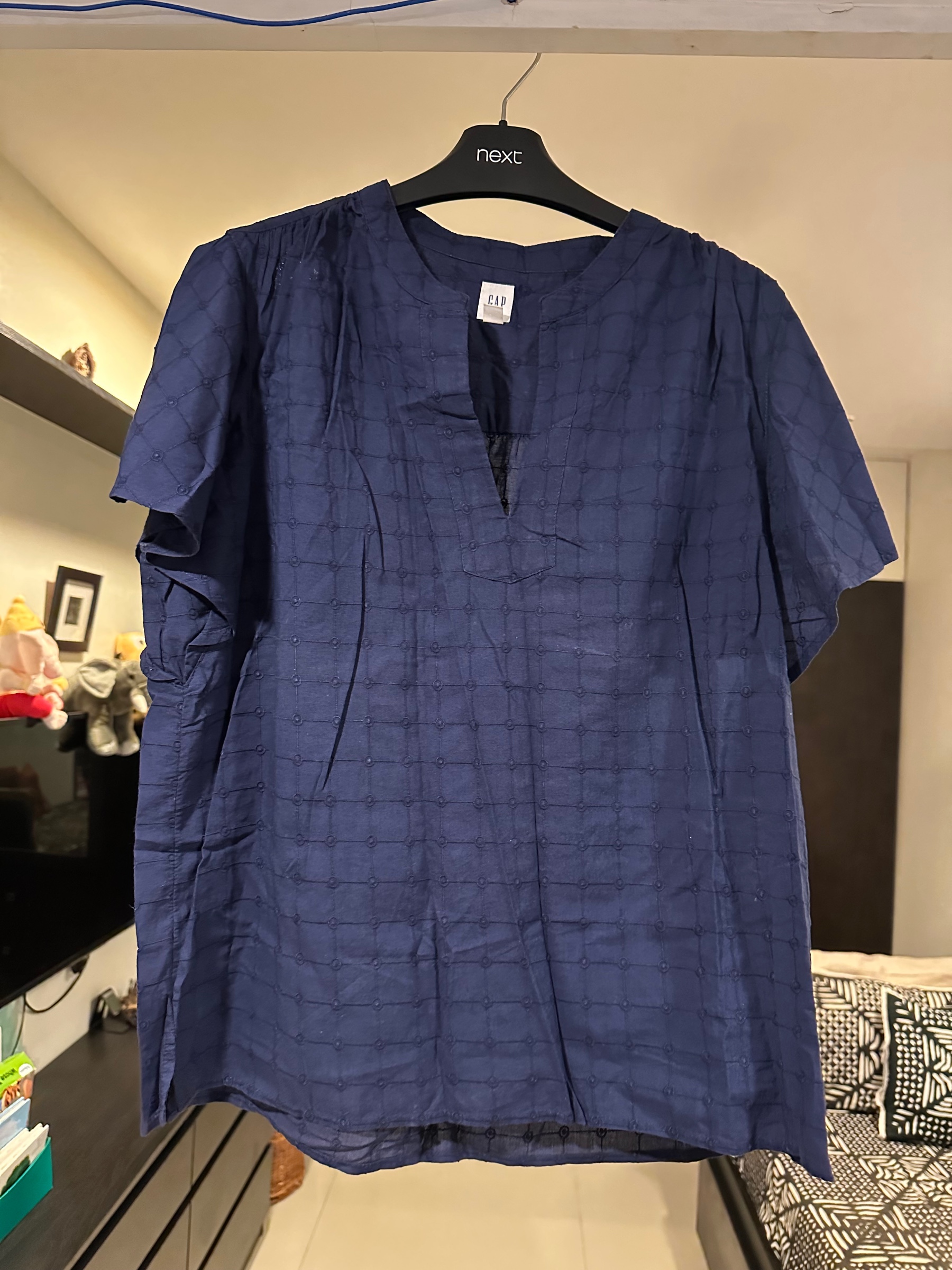 Navy blue cotton top from GAP — pre-loved Tops on Slayyitt