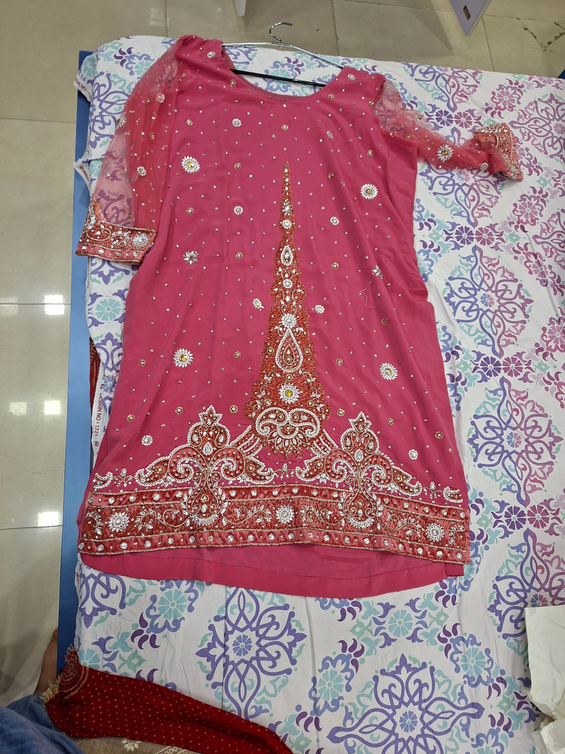 Suit palazzo with very heavy chunni — pre-loved Ethnic Wear on Slayyitt
