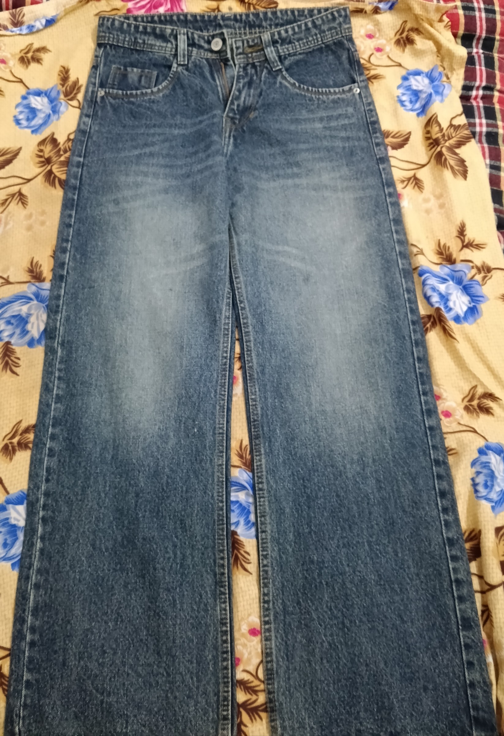 Mid blue baggy jeans — pre-loved Bottoms on Slayyitt