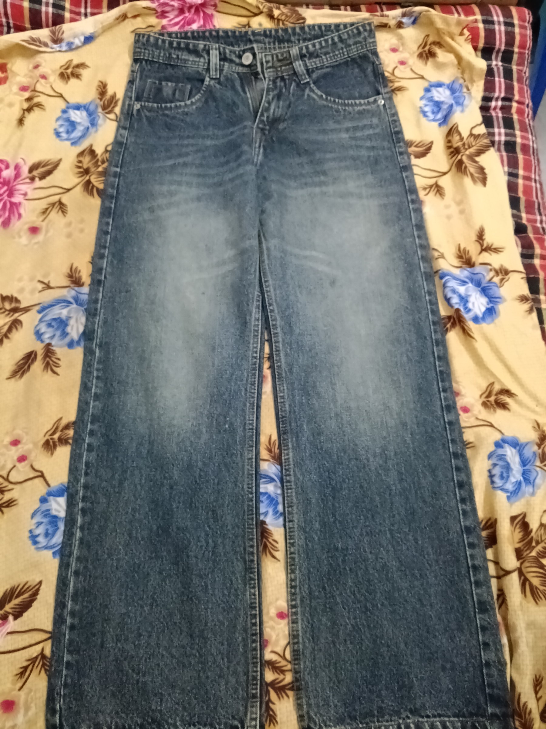 Mid blue baggy jeans — pre-loved Bottoms on Slayyitt