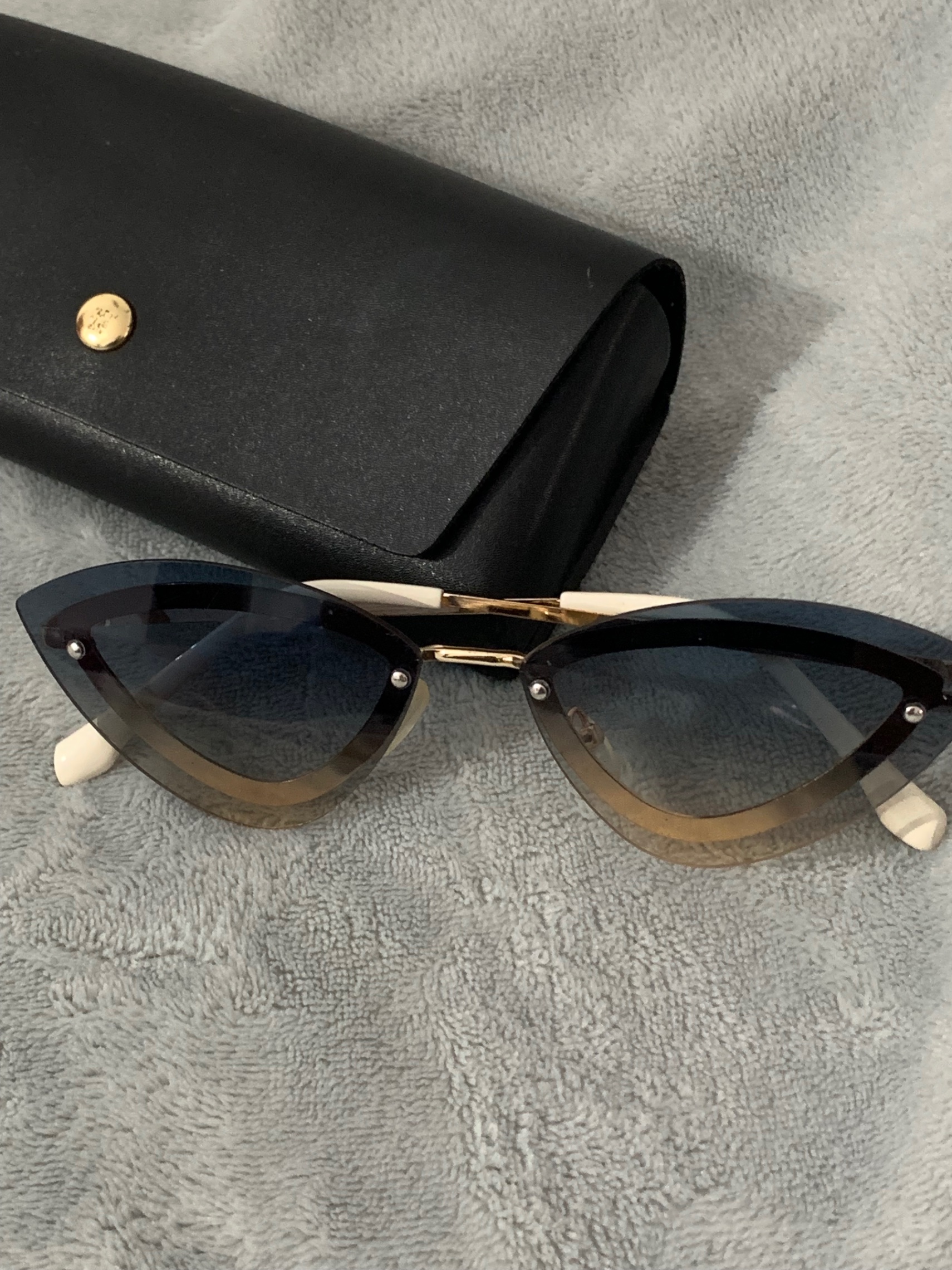 Cat-Eye / Y2K / Fashion Sunglasses — pre-loved Accessories on Slayyitt
