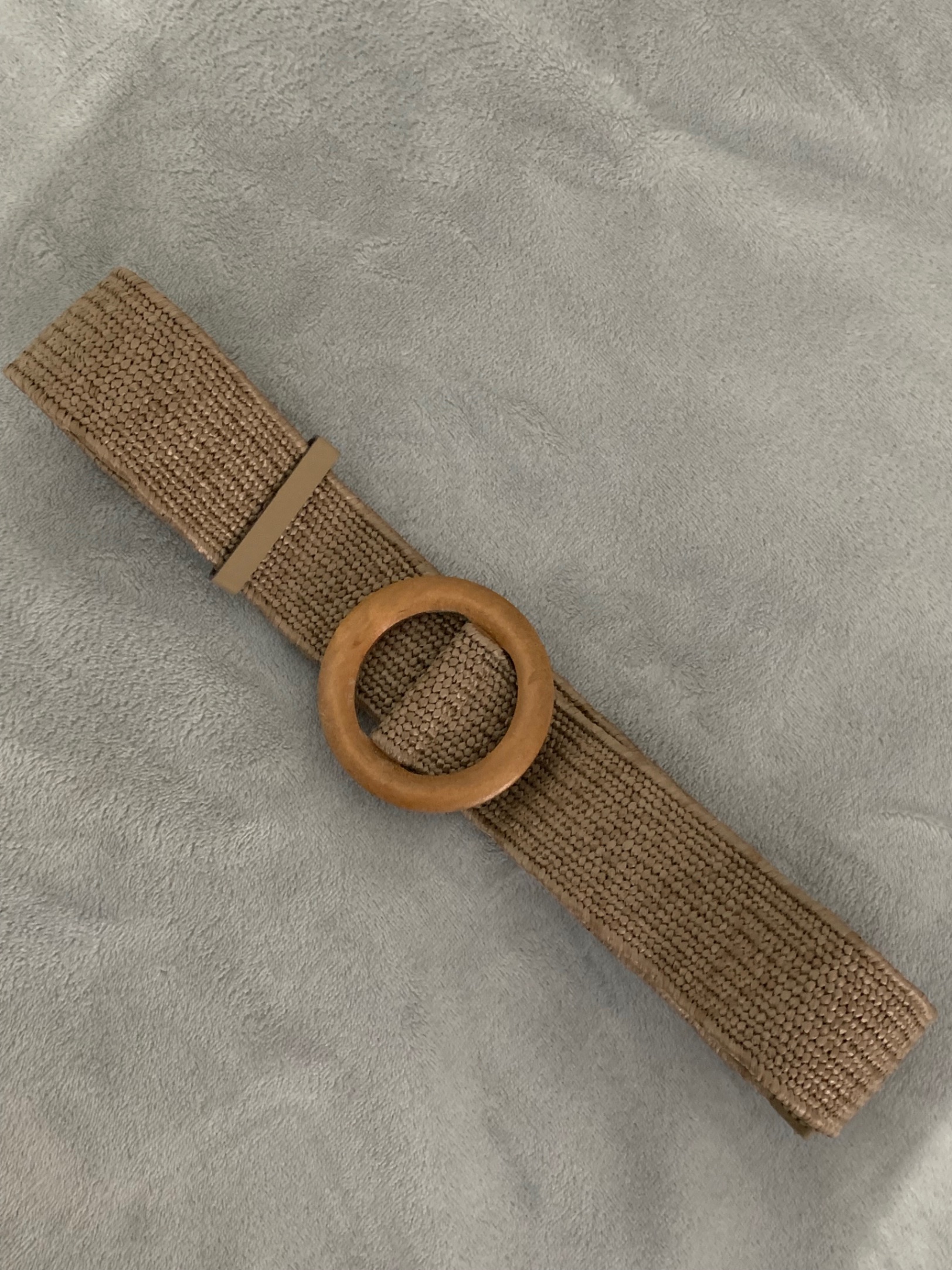 Beige/Tan Woven Belt with Wooden Buckle — pre-loved Accessories on Slayyitt