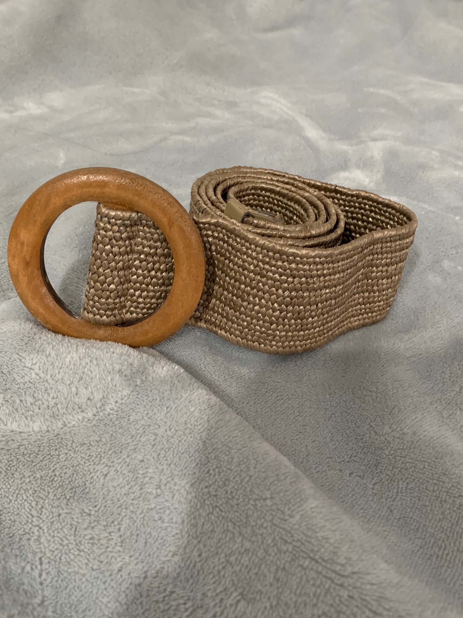 Beige/Tan Woven Belt with Wooden Buckle — pre-loved Accessories on Slayyitt