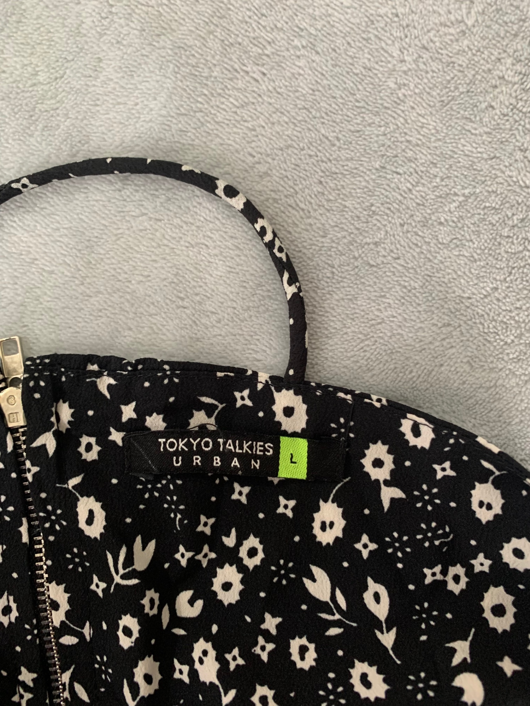 Black Floral Zip-Up Peplum Top — pre-loved Tops on Slayyitt
