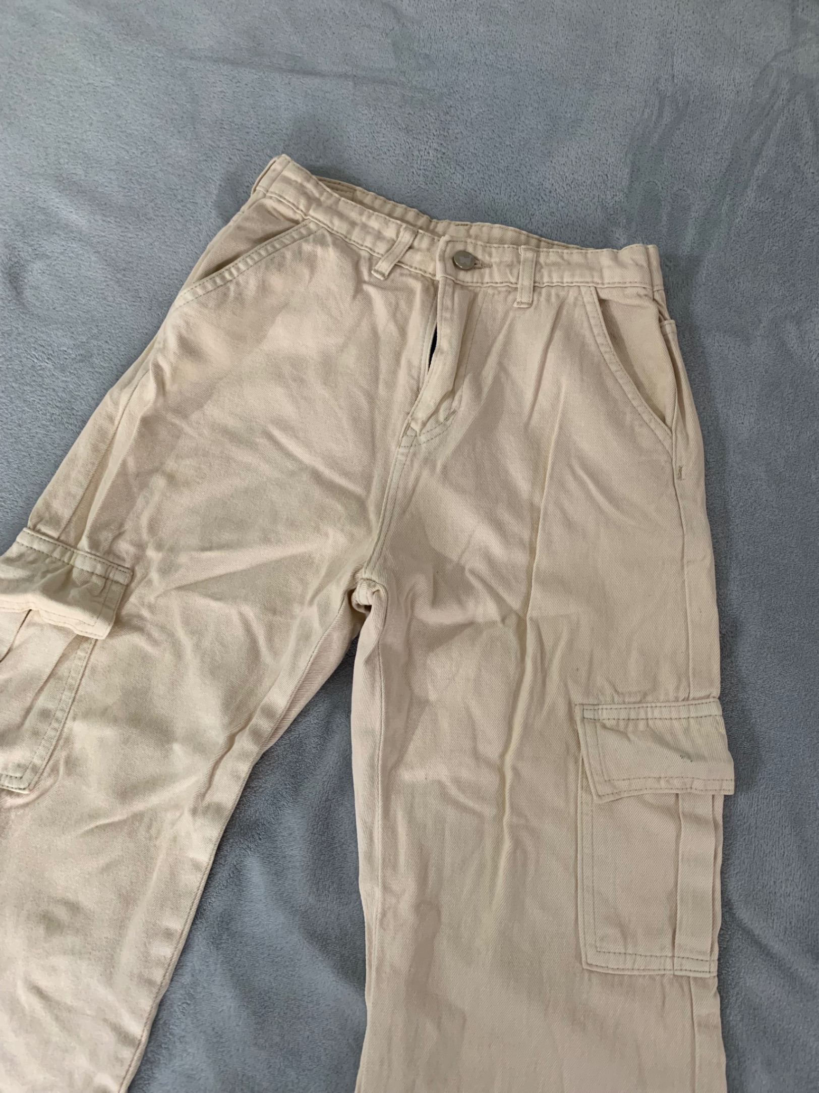 Beige cargo pants,30 size — pre-loved Bottoms on Slayyitt