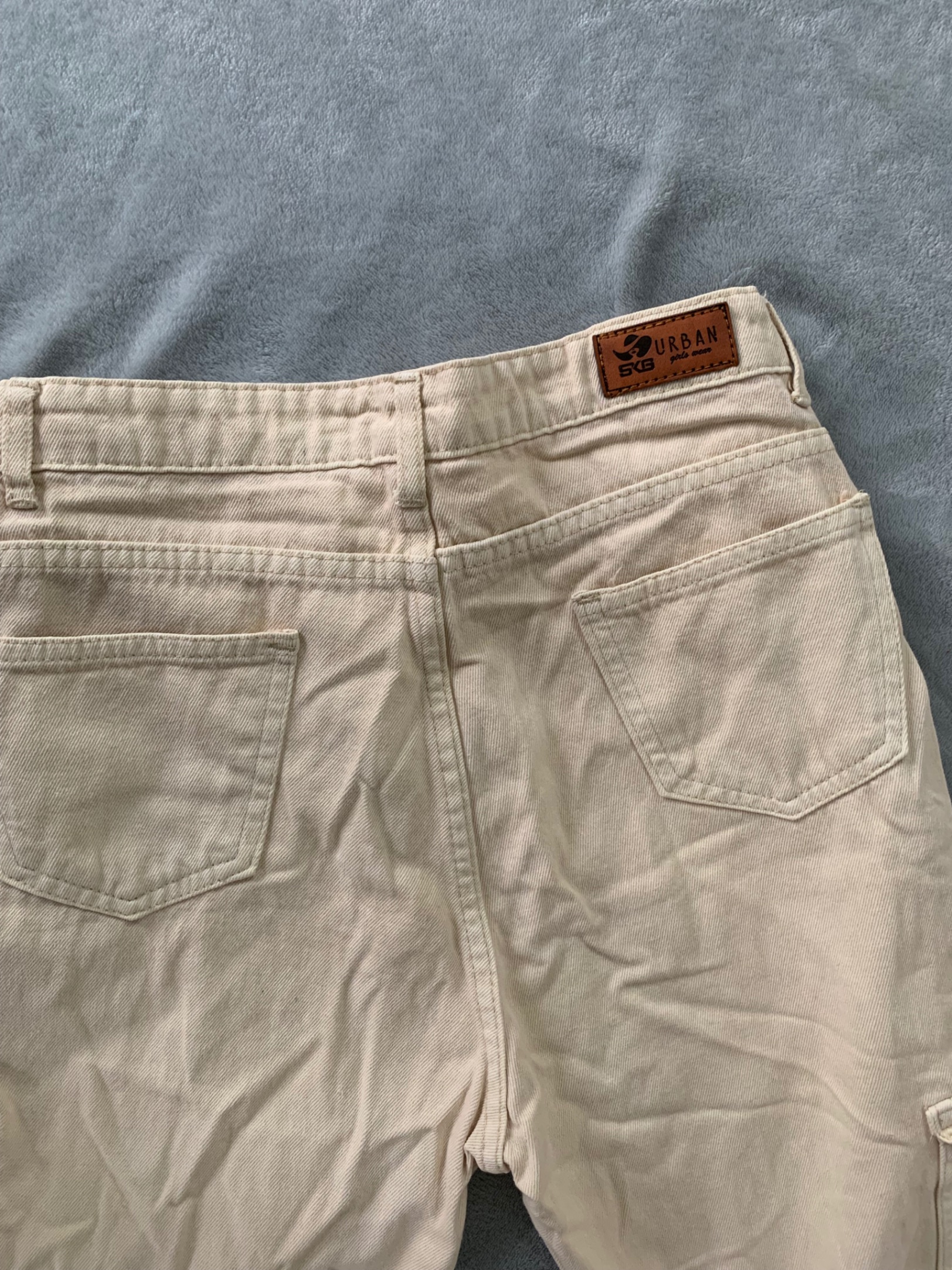 Beige cargo pants,30 size — pre-loved Bottoms on Slayyitt