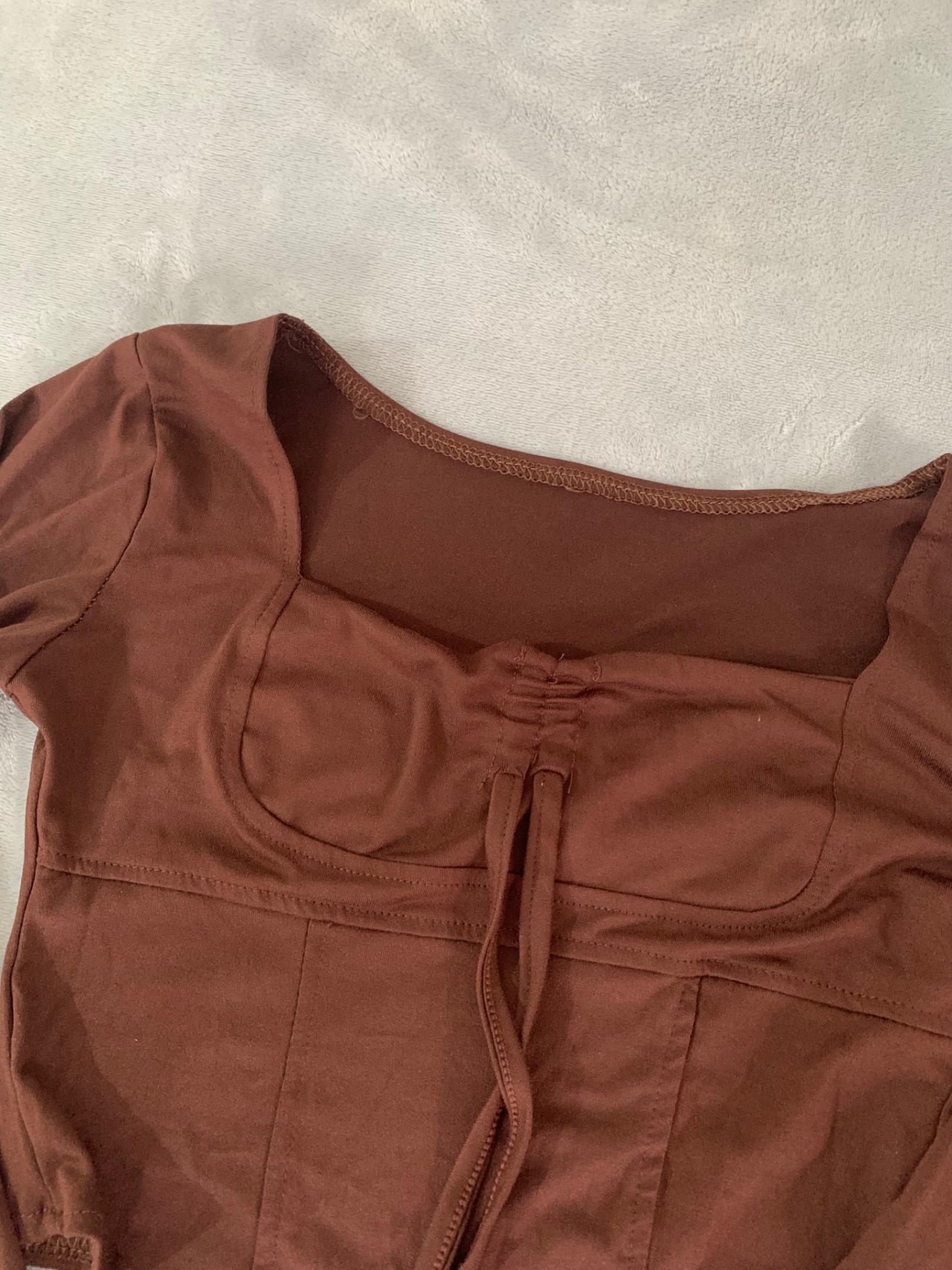 Brown crop top with stylish sleeves — pre-loved Tops on Slayyitt