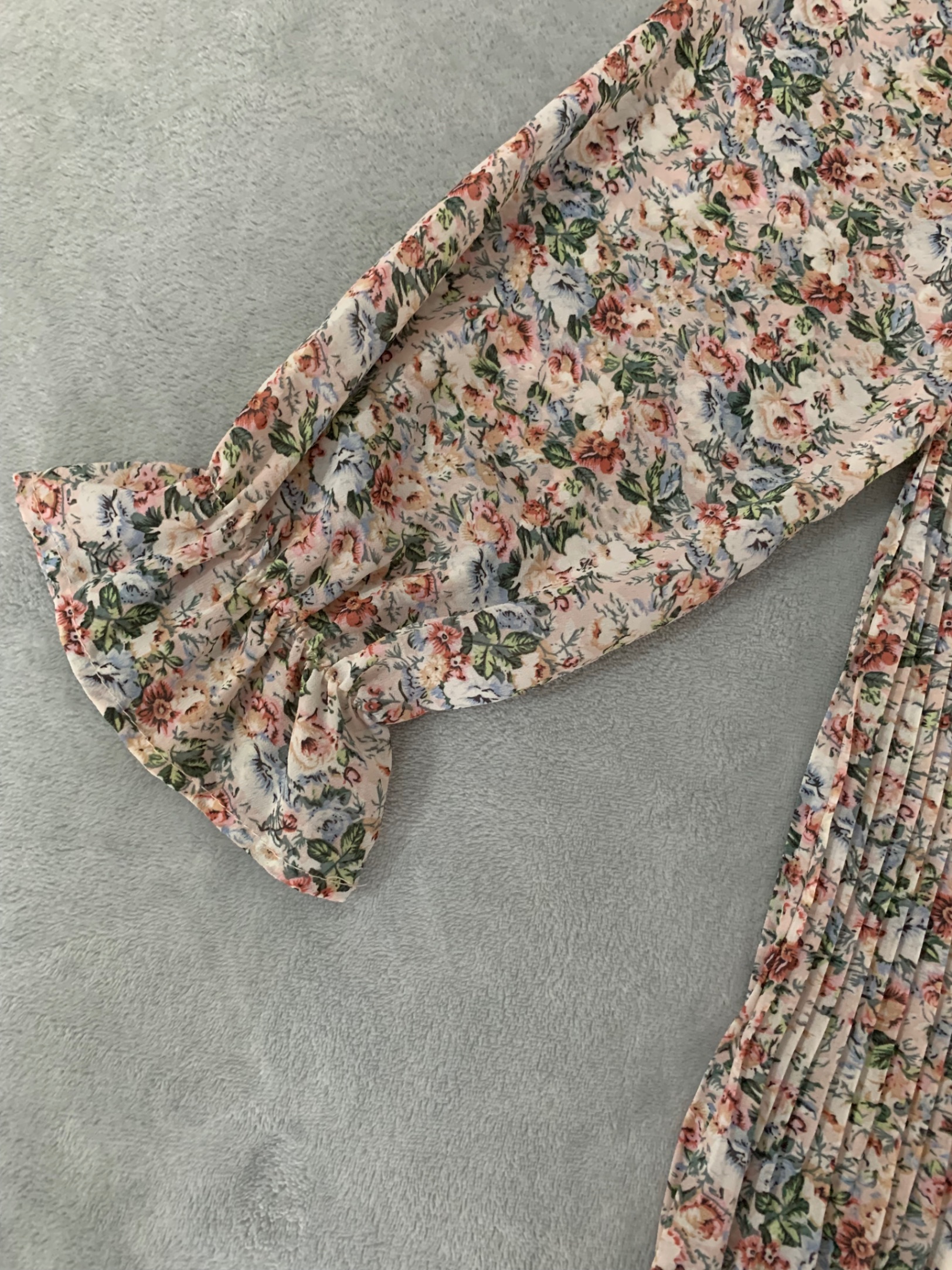 Beautiful floral dress for women — pre-loved Dresses & One-Pieces on Slayyitt