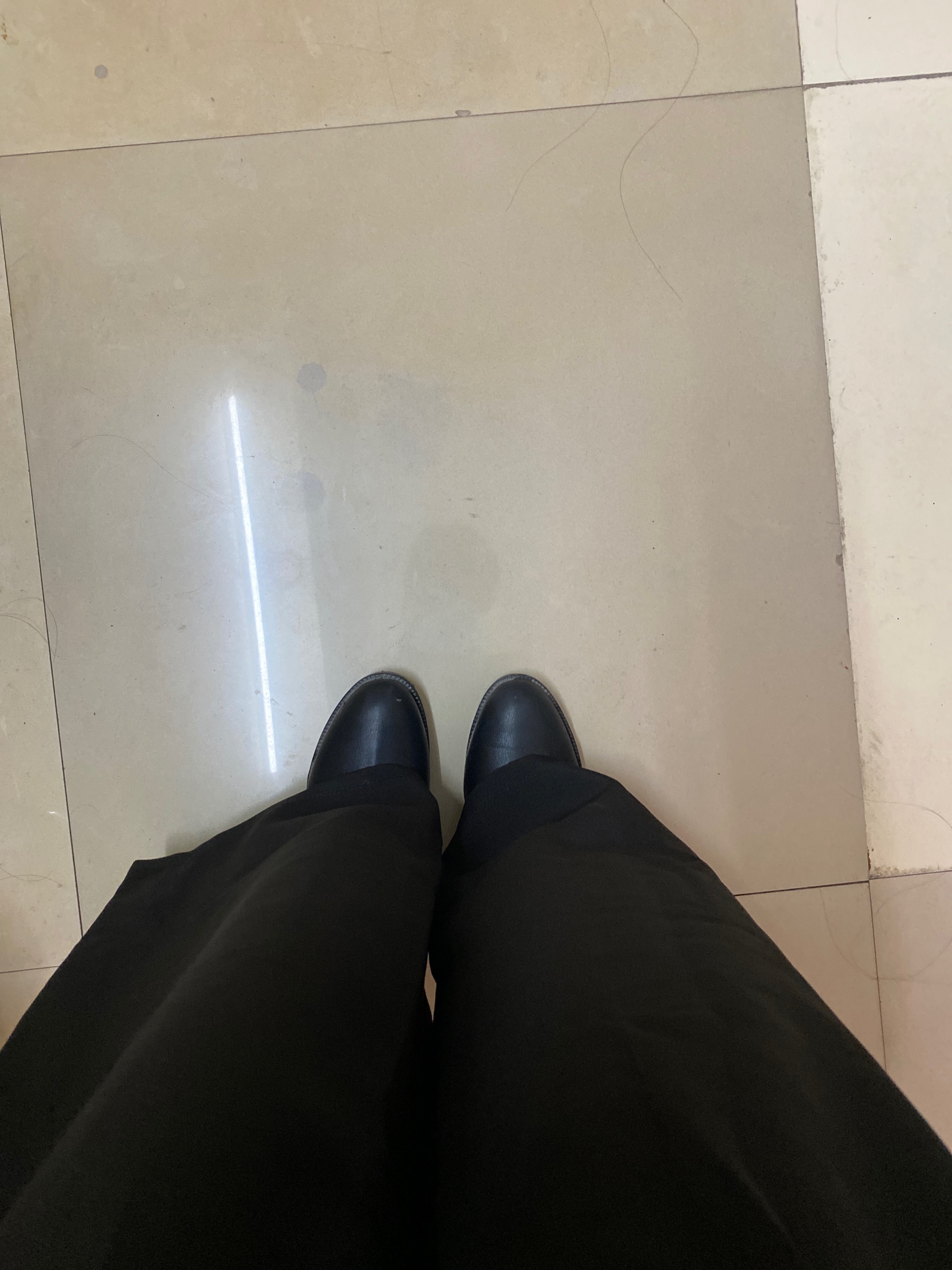 Black chelsea — pre-loved Footwear on Slayyitt