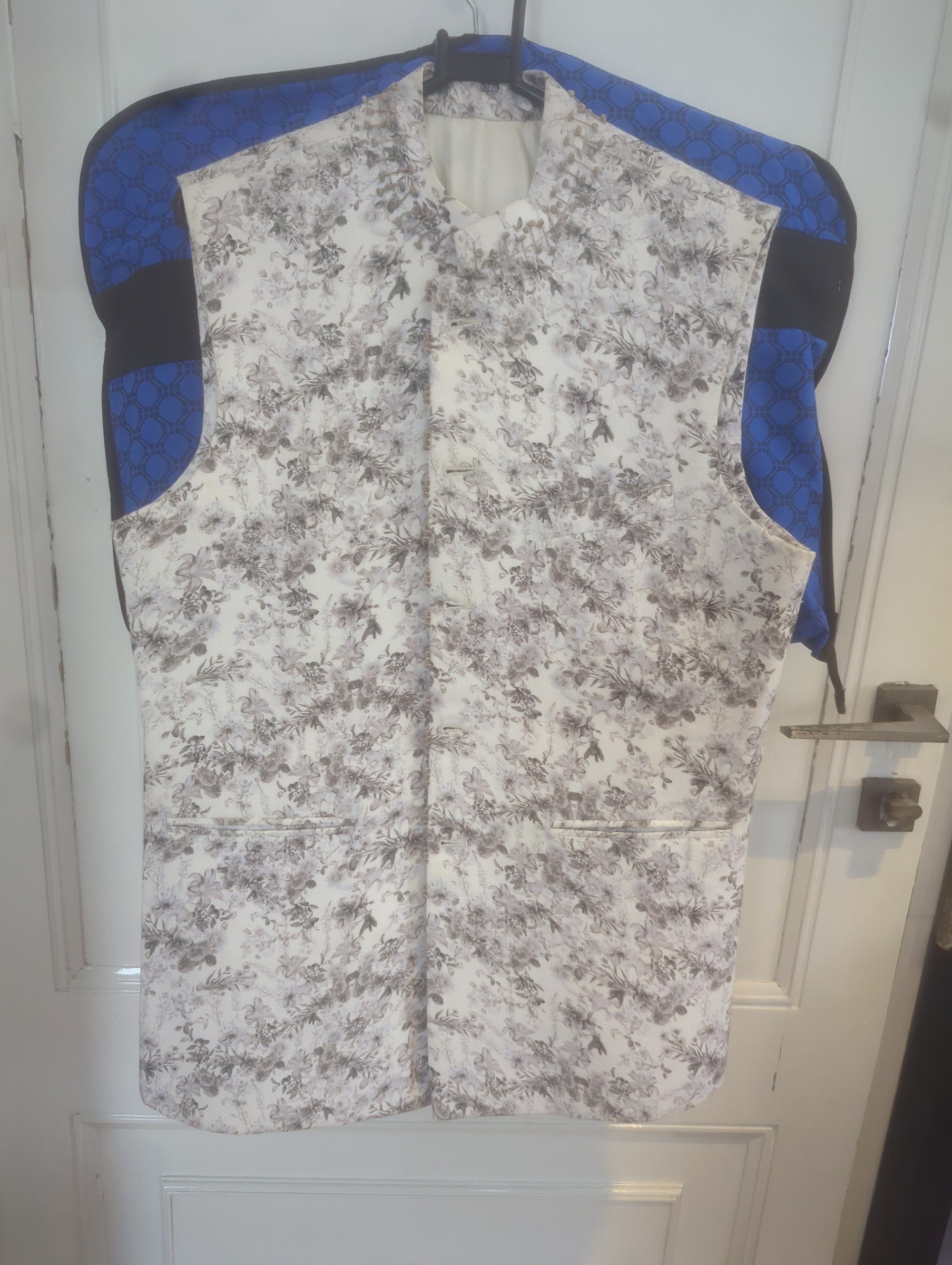 Anamika Khanna - Nehru Jackets Brand New — pre-loved Ethnic Wear on Slayyitt
